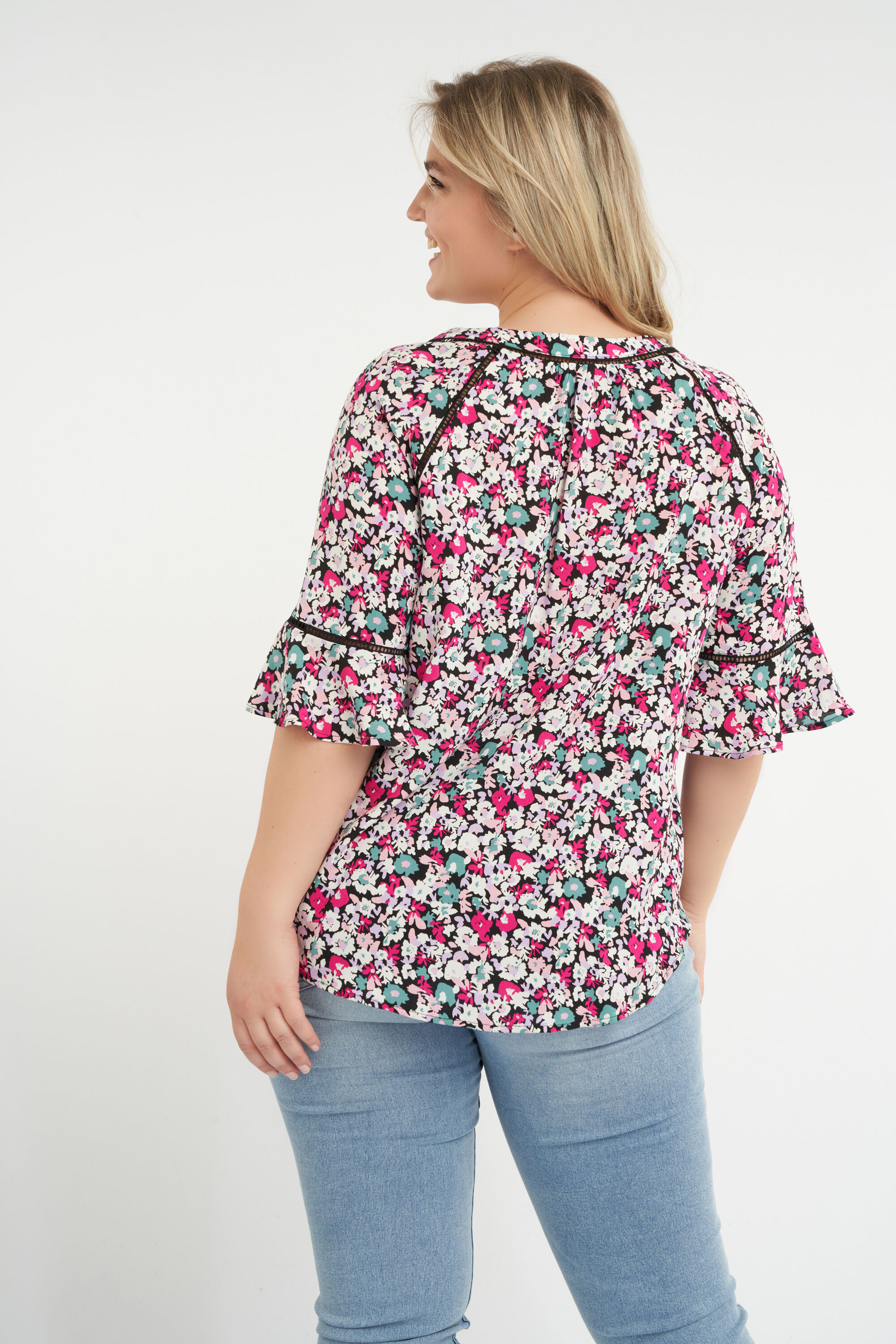 Blusa con estampado floral image number 3