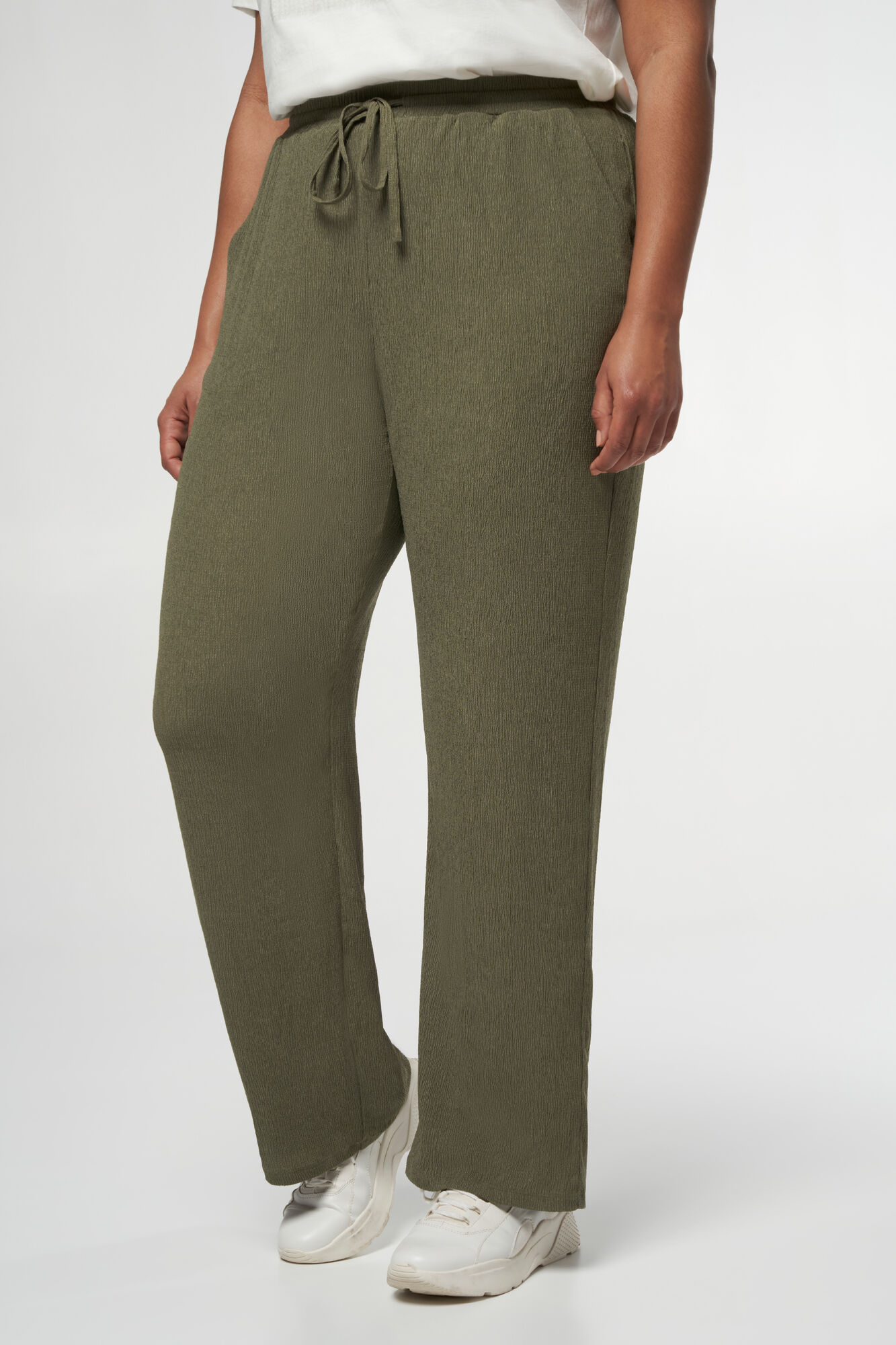 Pantalones con un cord&oacute;n image number 5