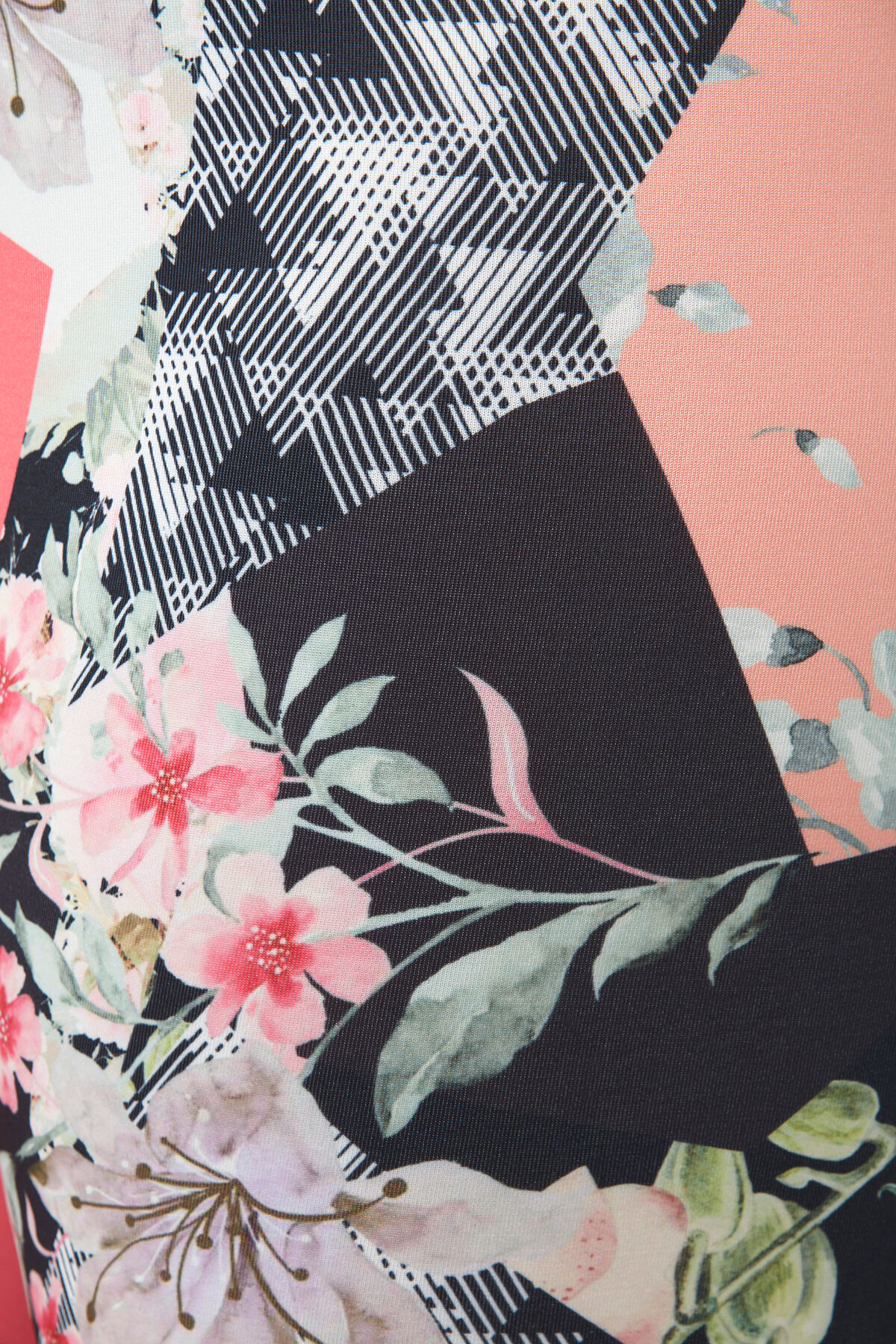 Top deportivo con estampado floral image number 5