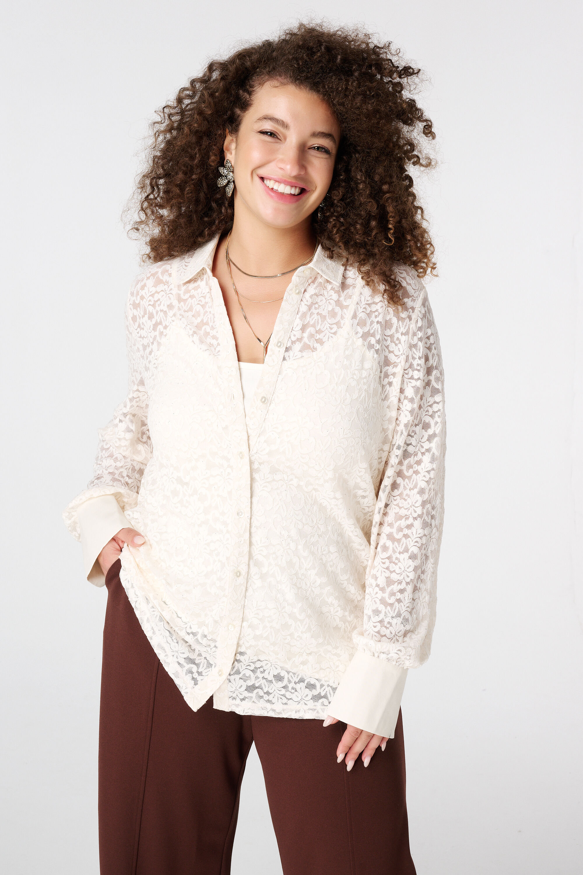 Top con encaje y lentejuelas