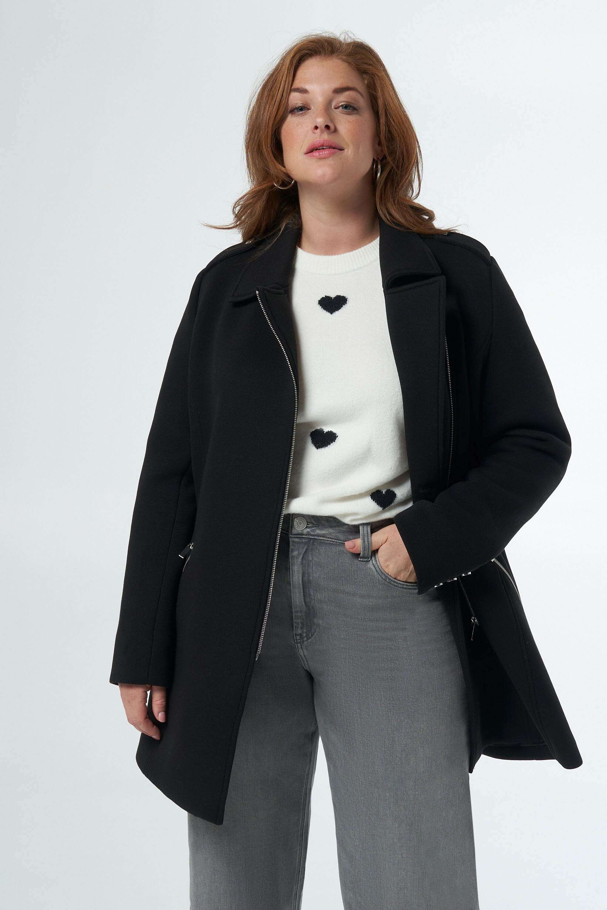 Chaqueta con detalles dorados  image number 5