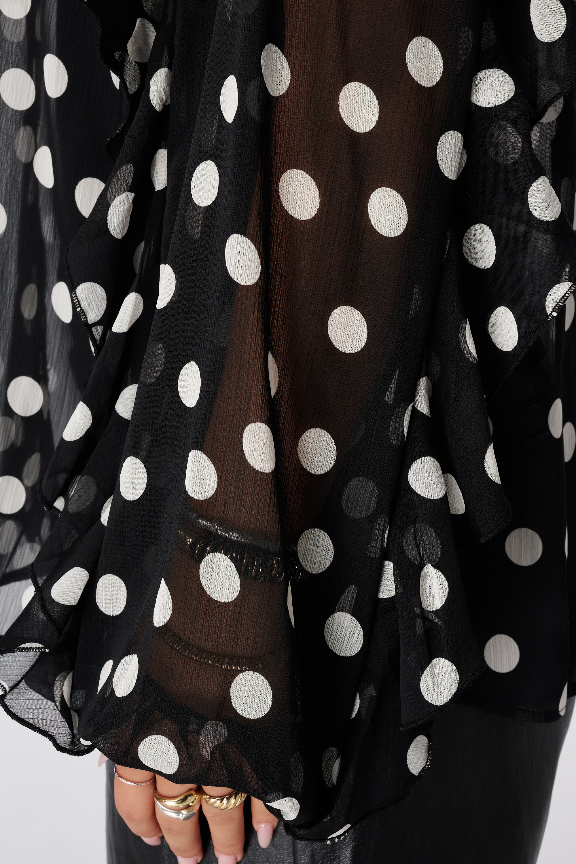 Blusa con volantes image number 4