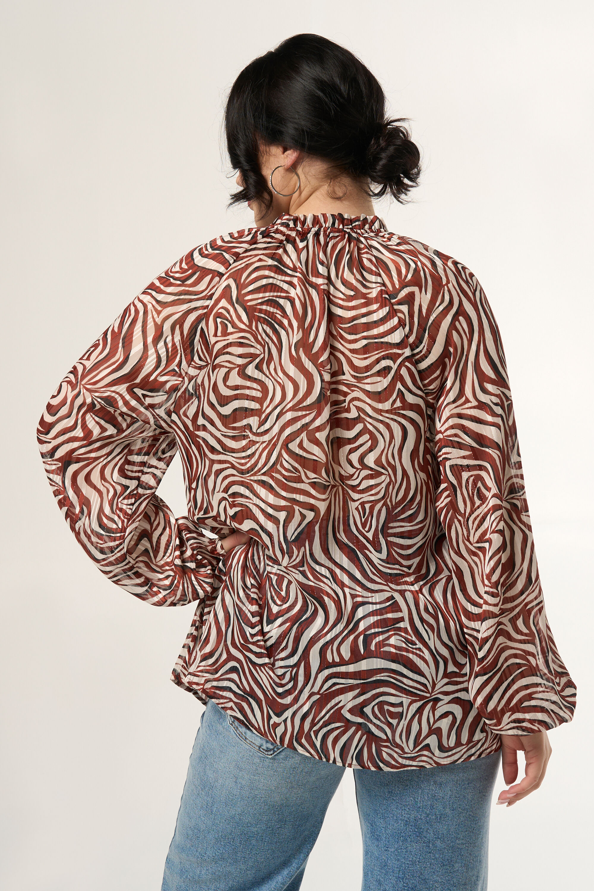 Blusa con cuello de pico image number 3