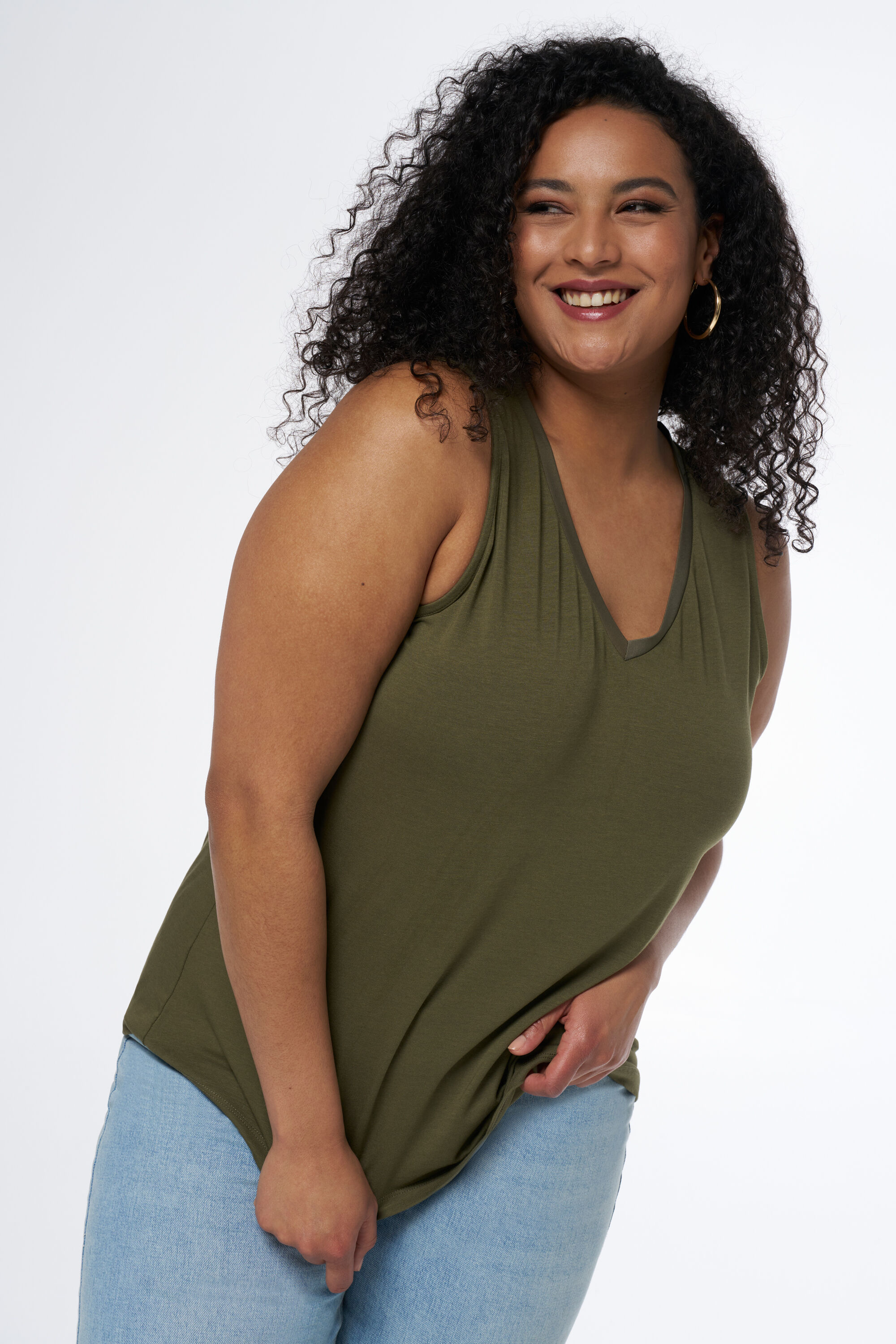 Top sin mangas con escote en V image number 5