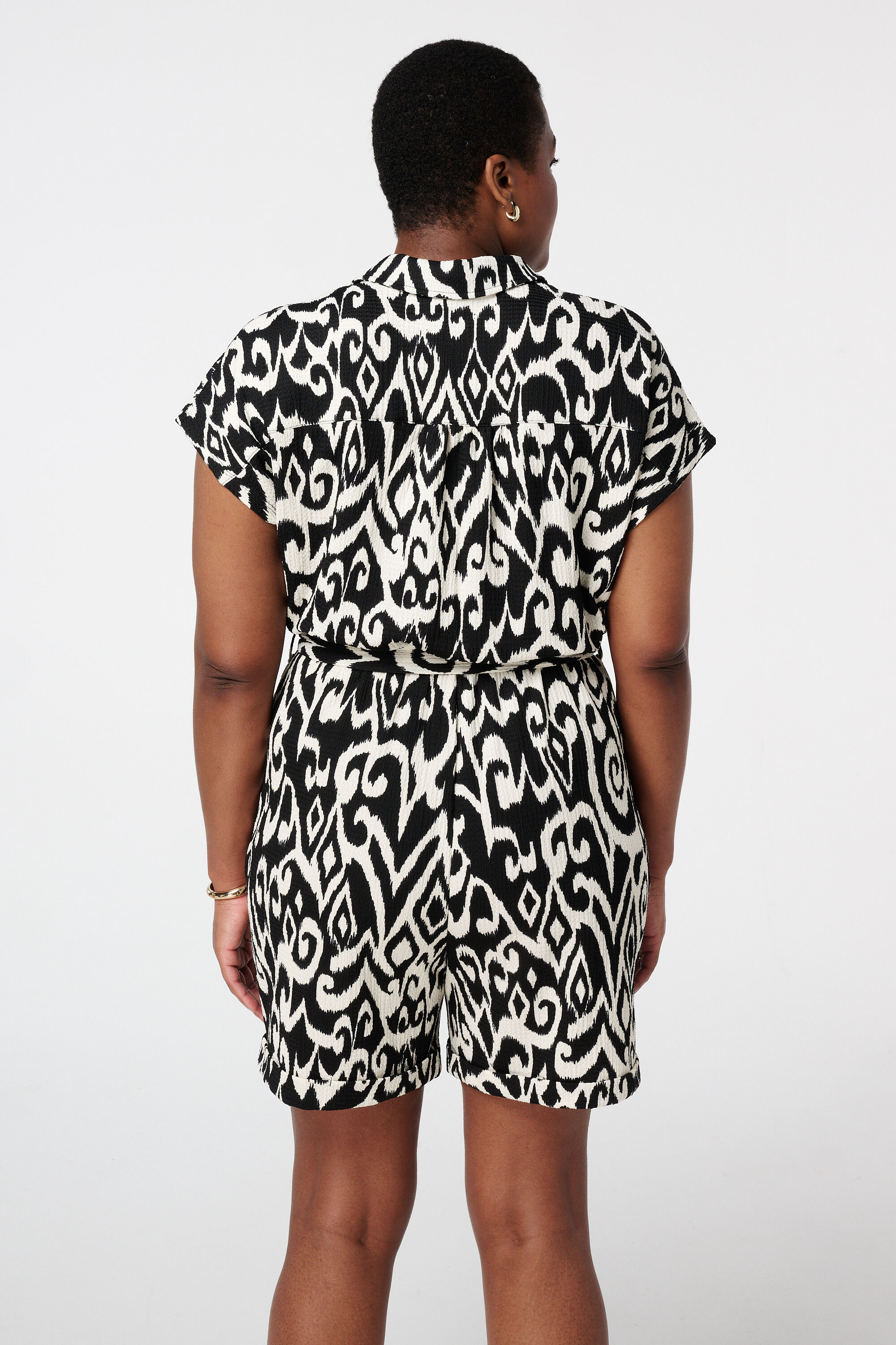 Mono con pajarita image number 2