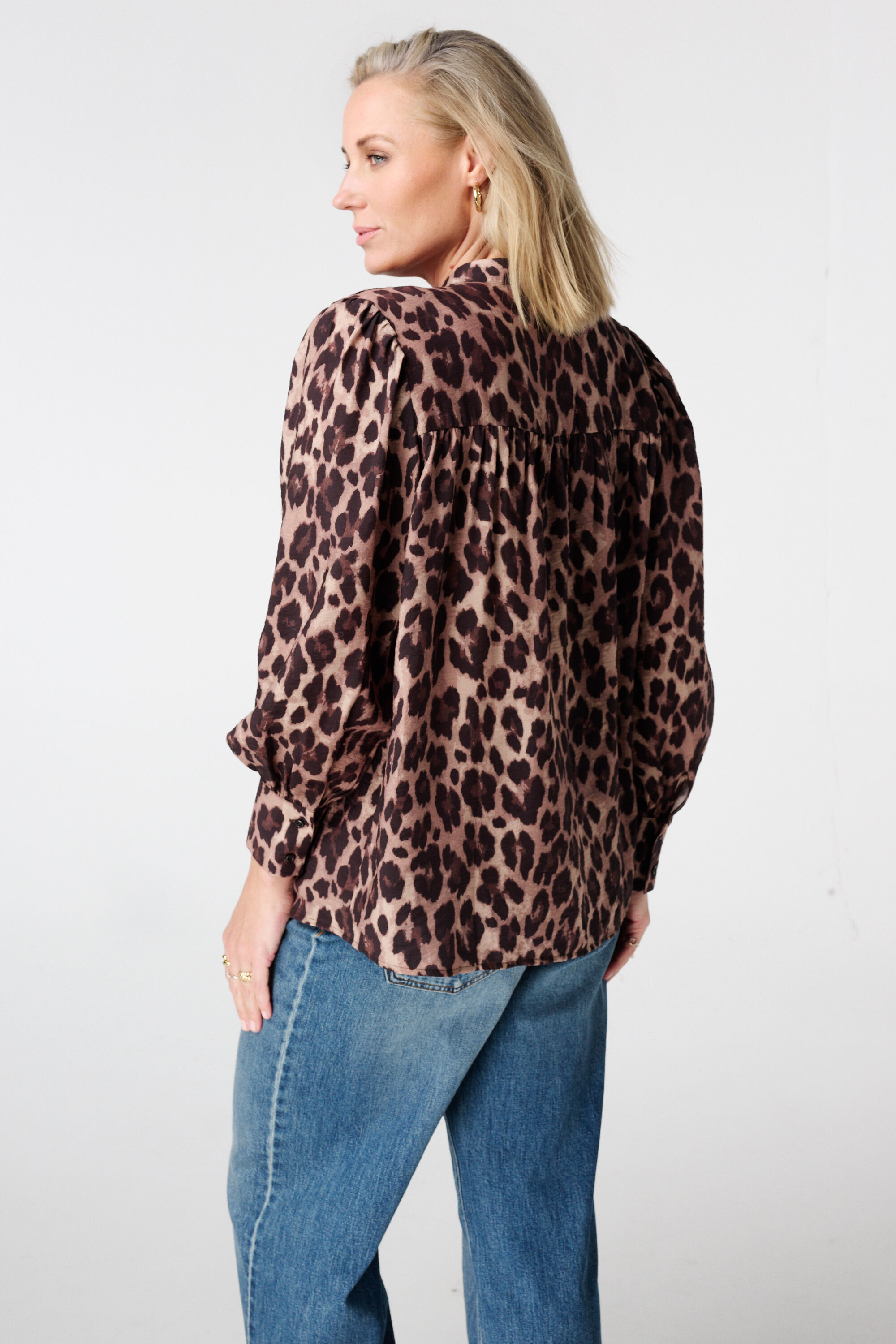 Blusa con estampado animal image number 3