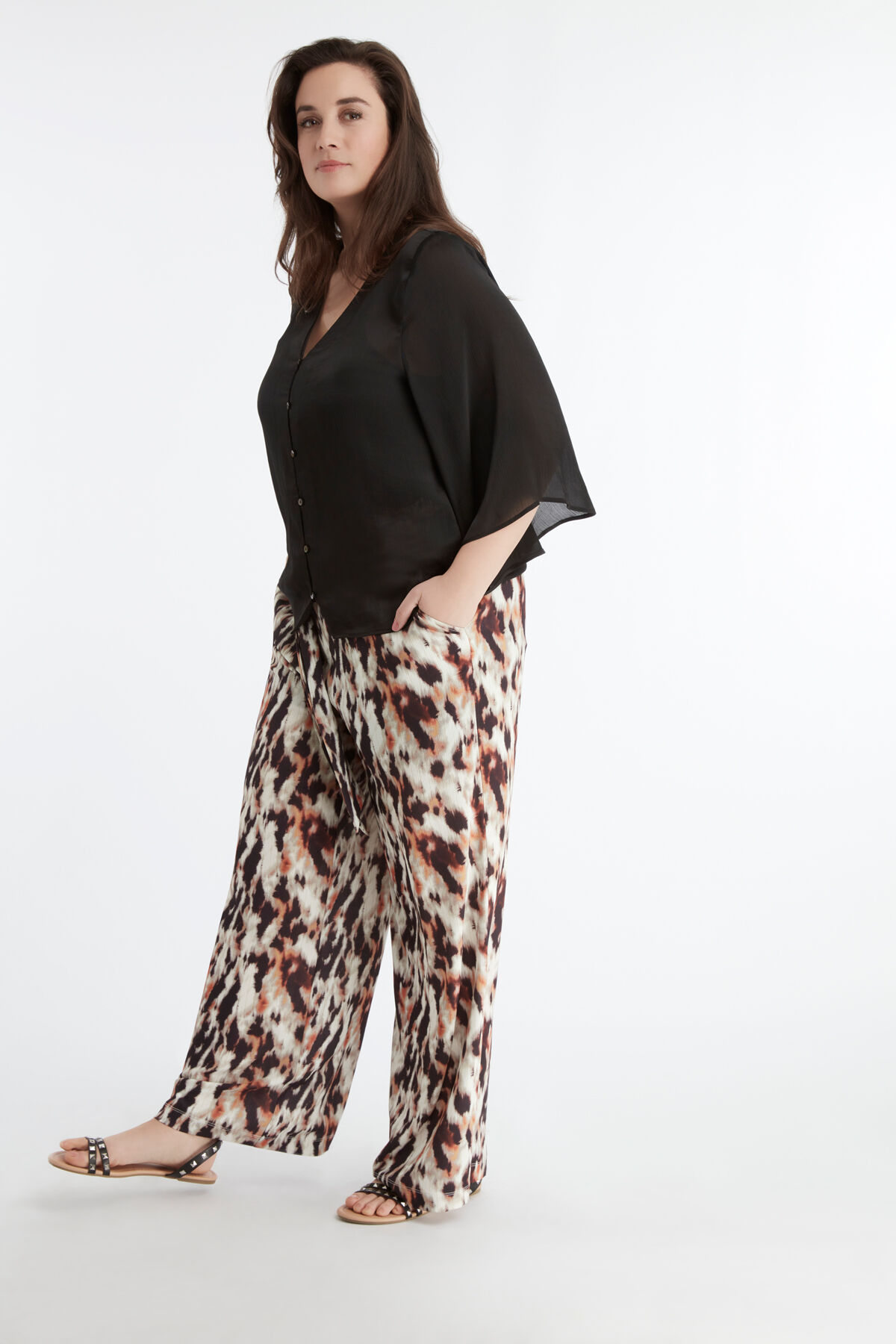 Blusa negra image number 3