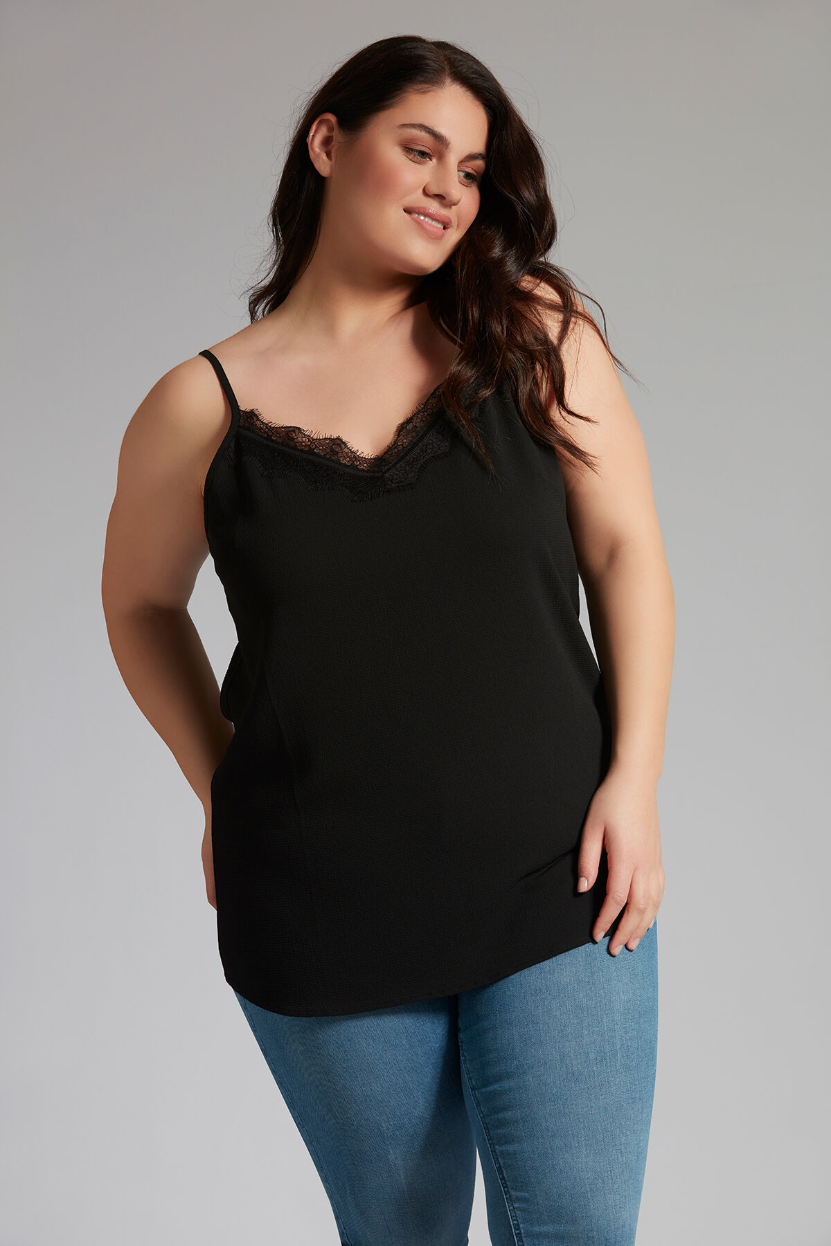 Blusa de encaje sin mangas image number 0