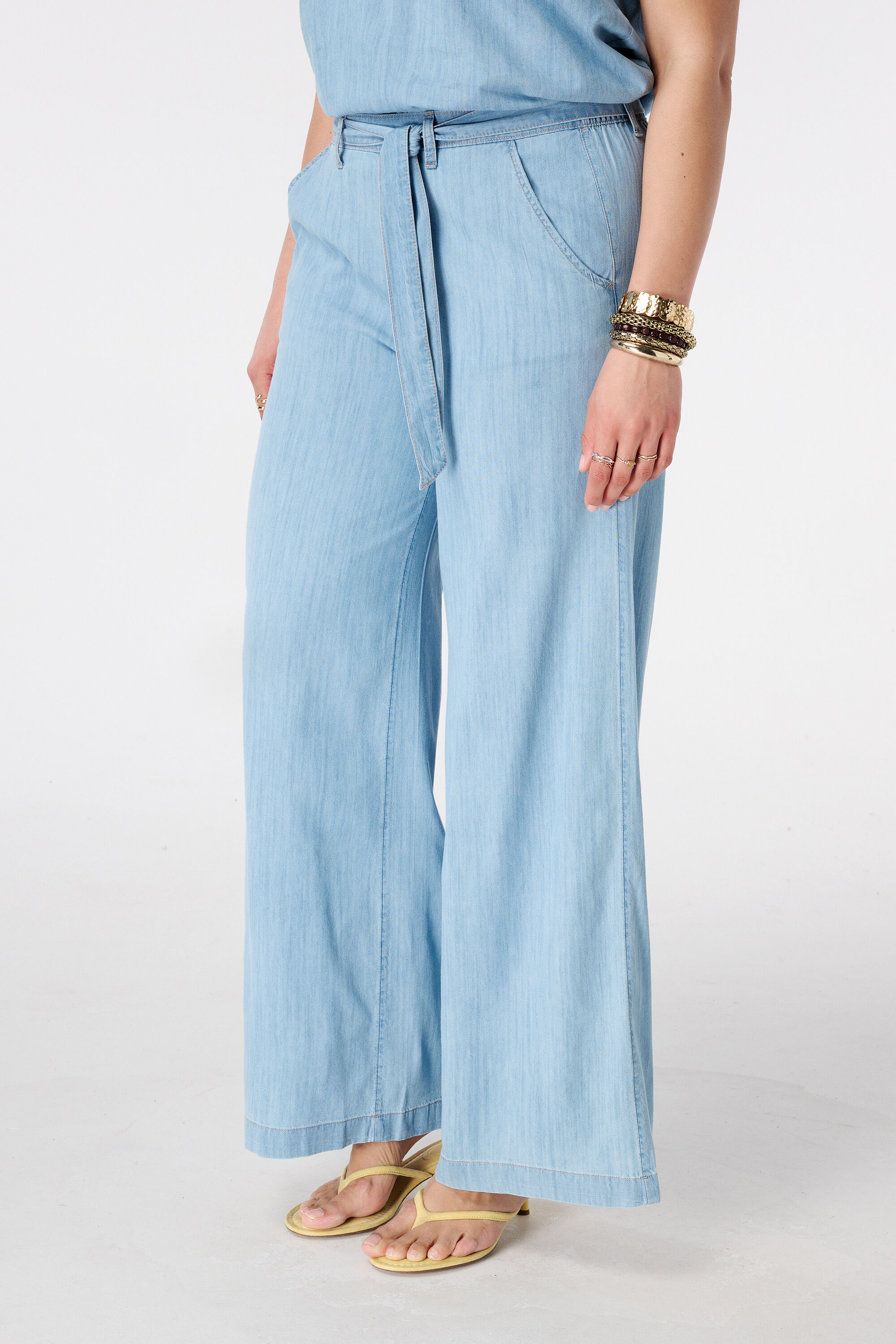 Pantal&oacute;n denim wide leg image number 5