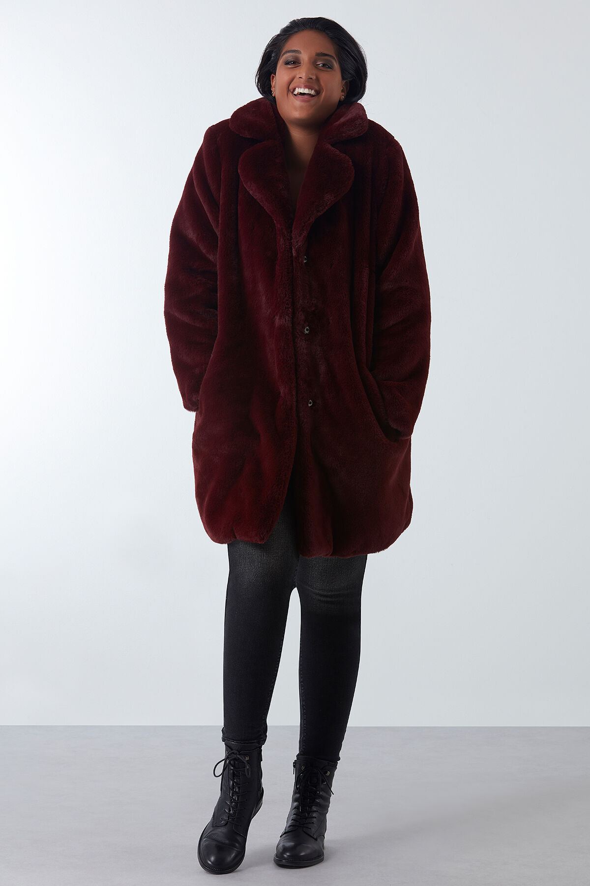 Abrigo de pelo sint&eacute;tico image number 3