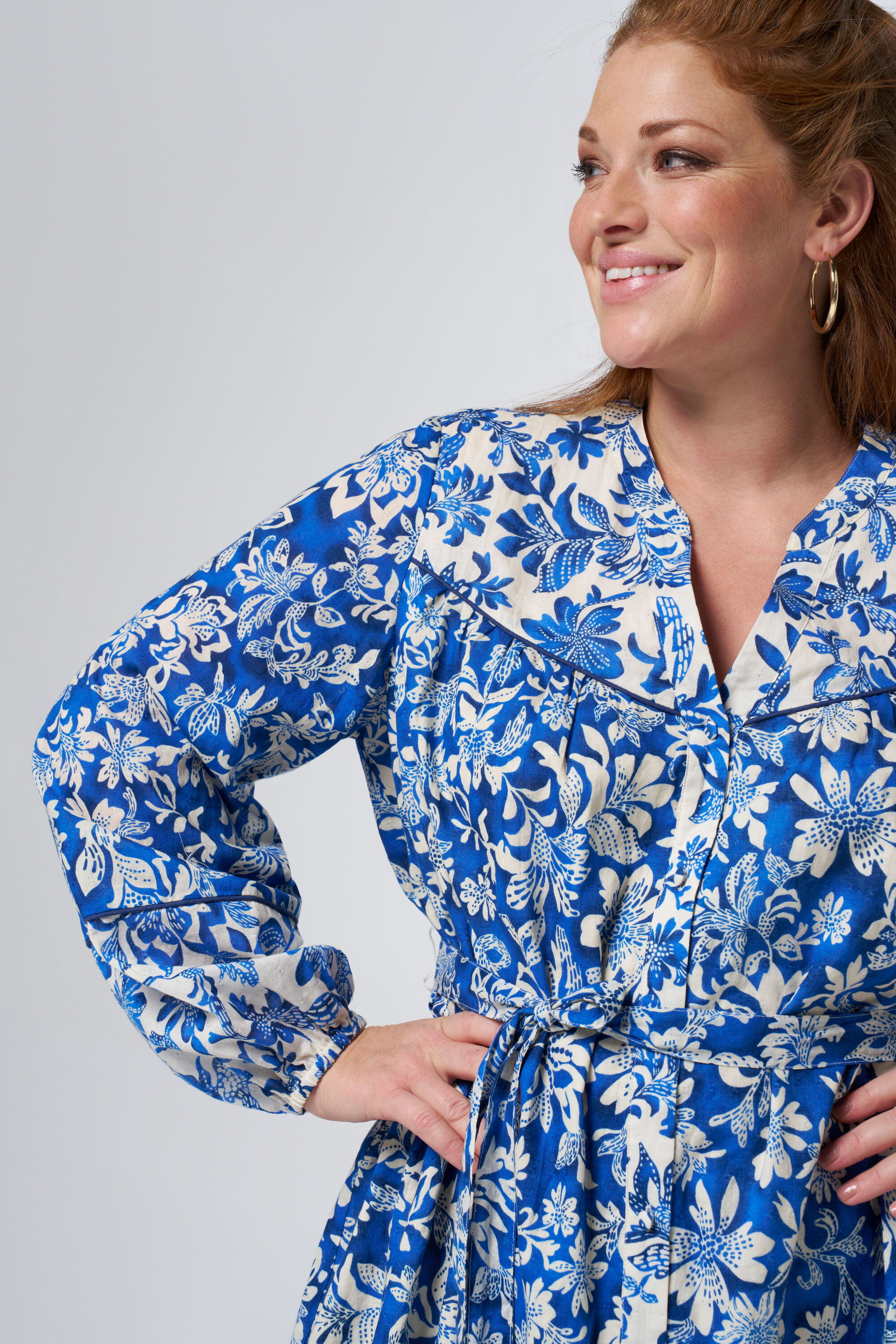 Vestido con estampado y cinto  image number 4