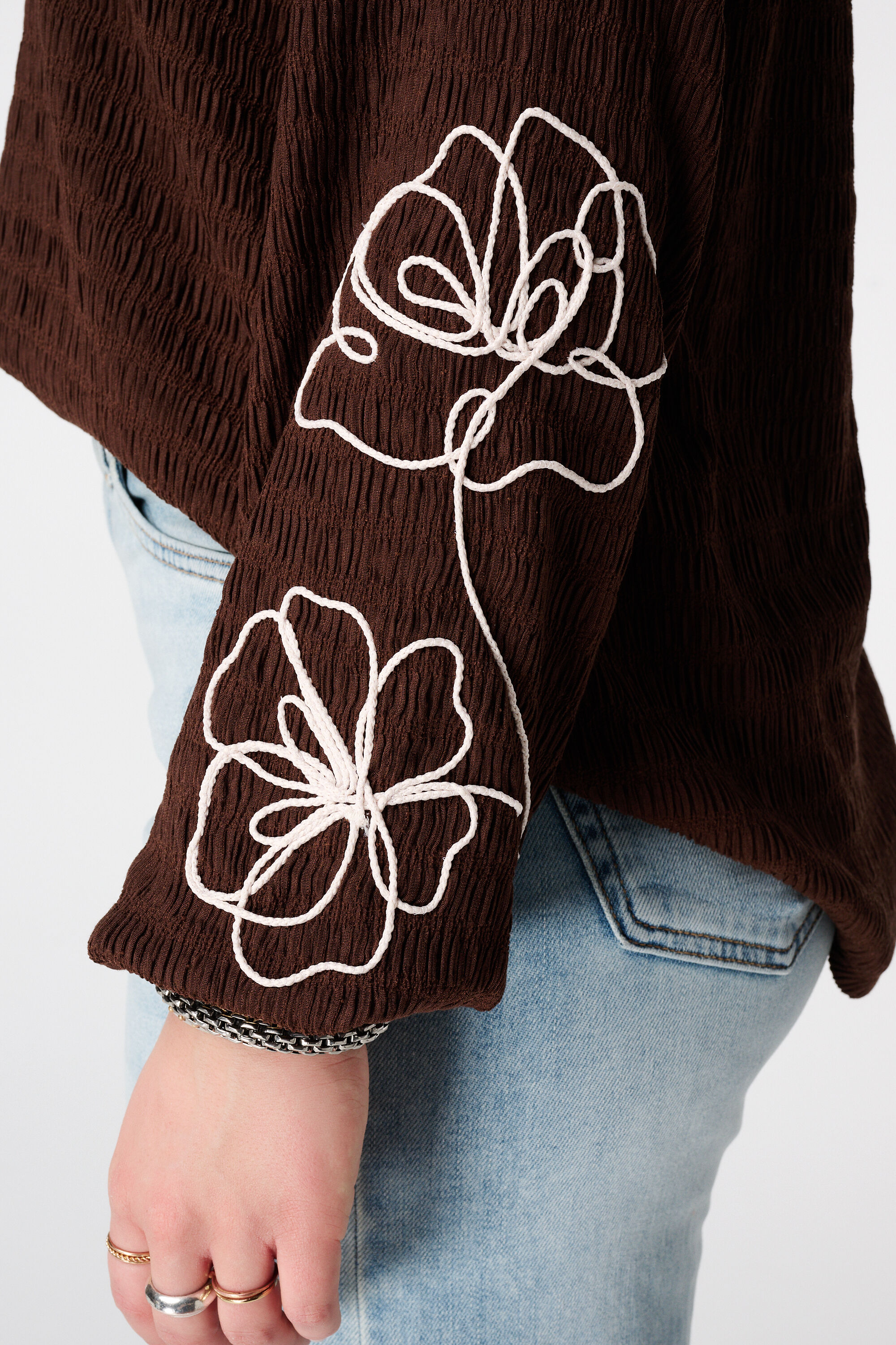 Blusa con bordado image number 6