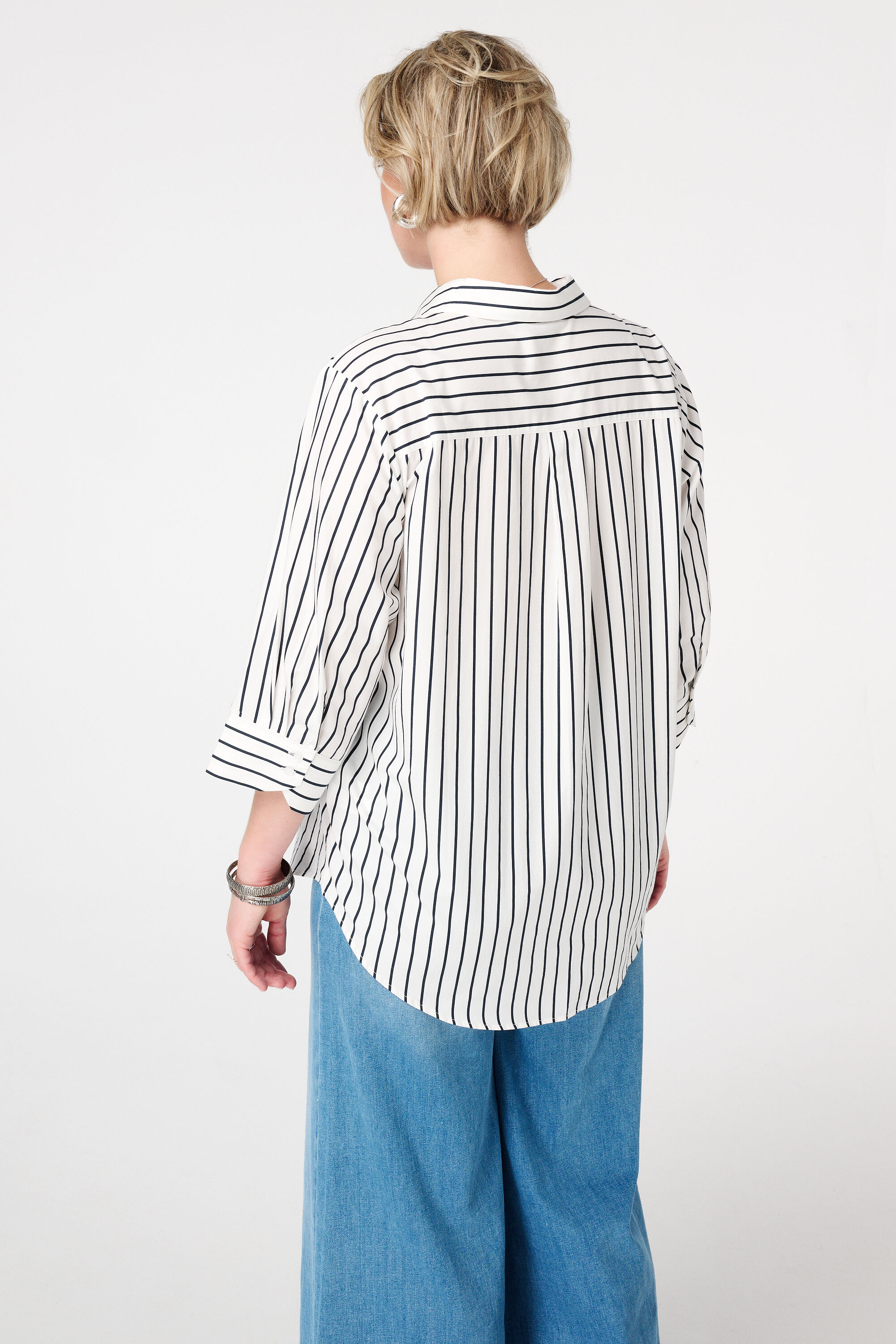 Blusa de rayas con manga corta image number 3