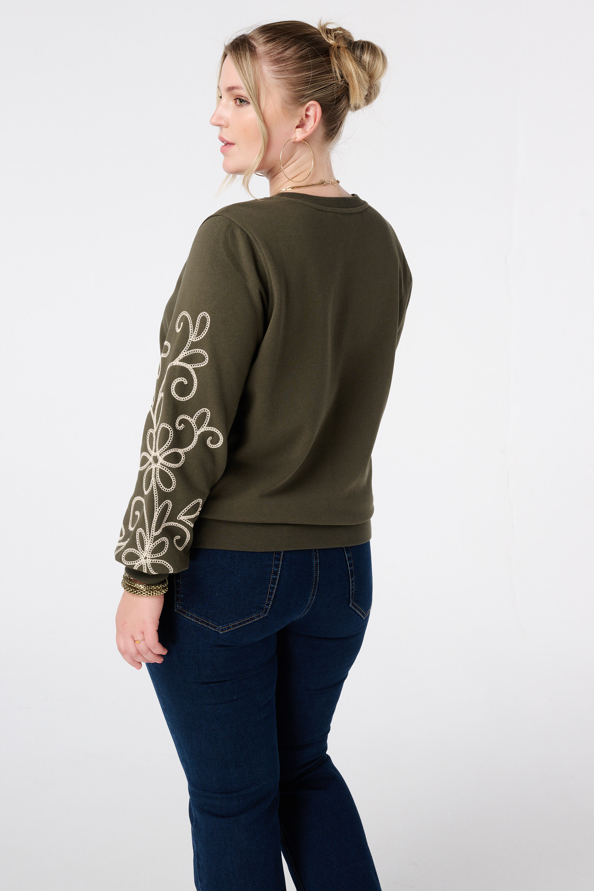 Jersey con detalles bordados image number 3