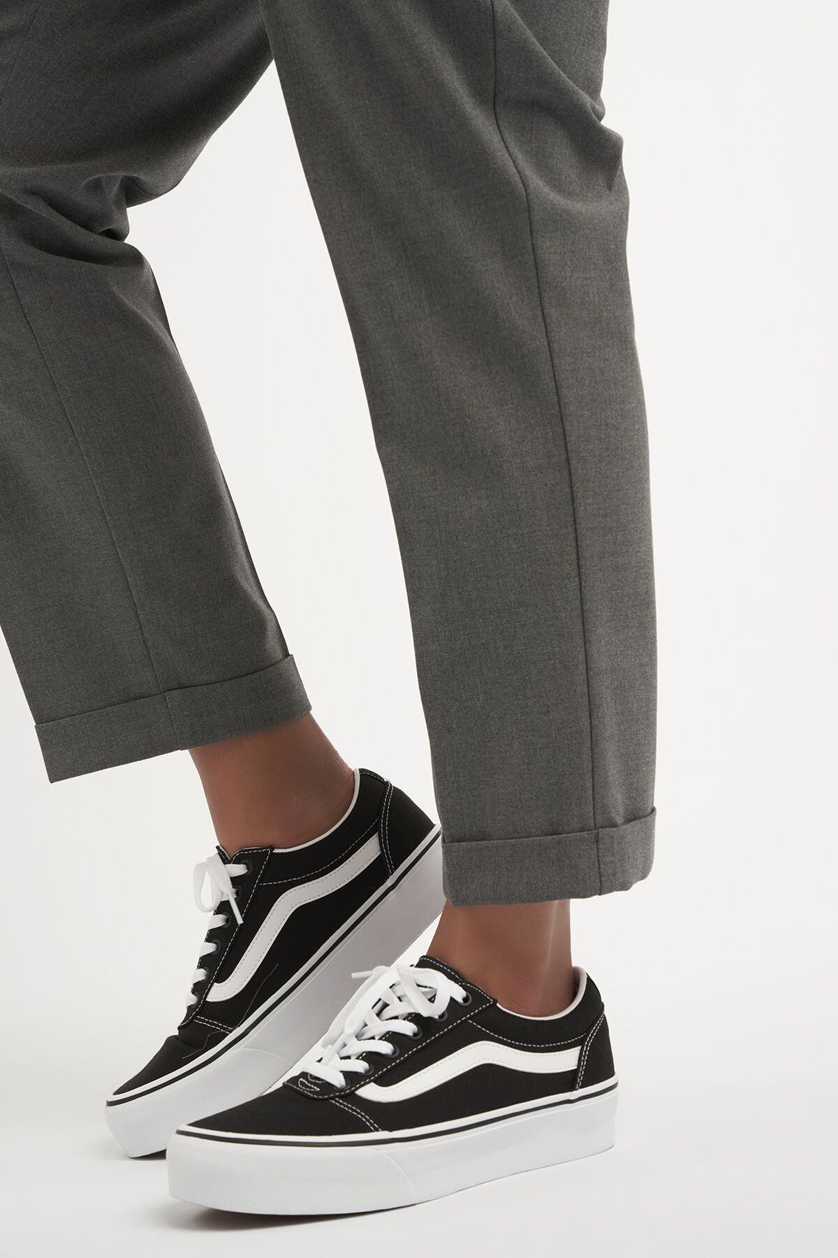 Pantalones tobilleros image number 5