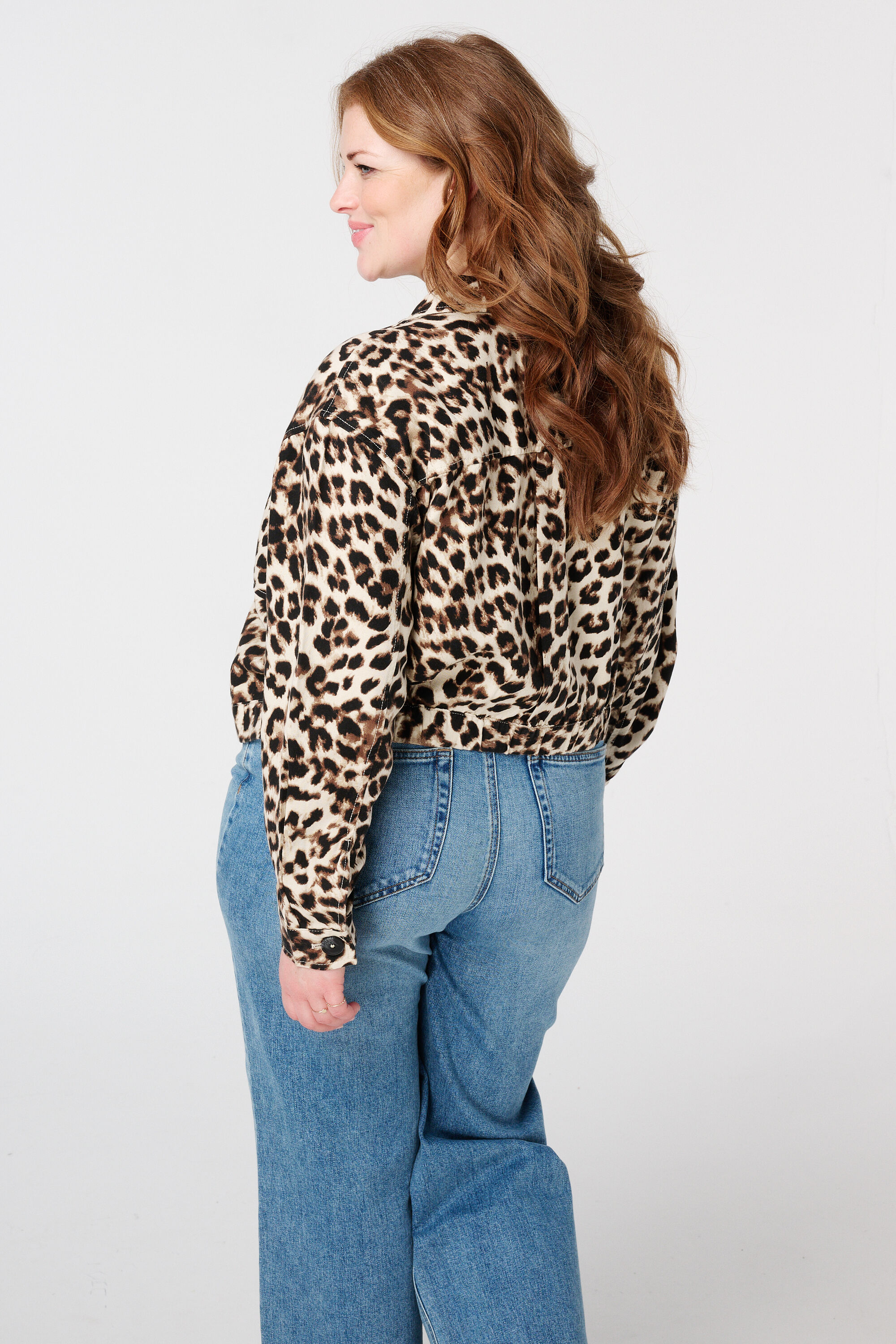 Chaqueta corta con botones image number 3