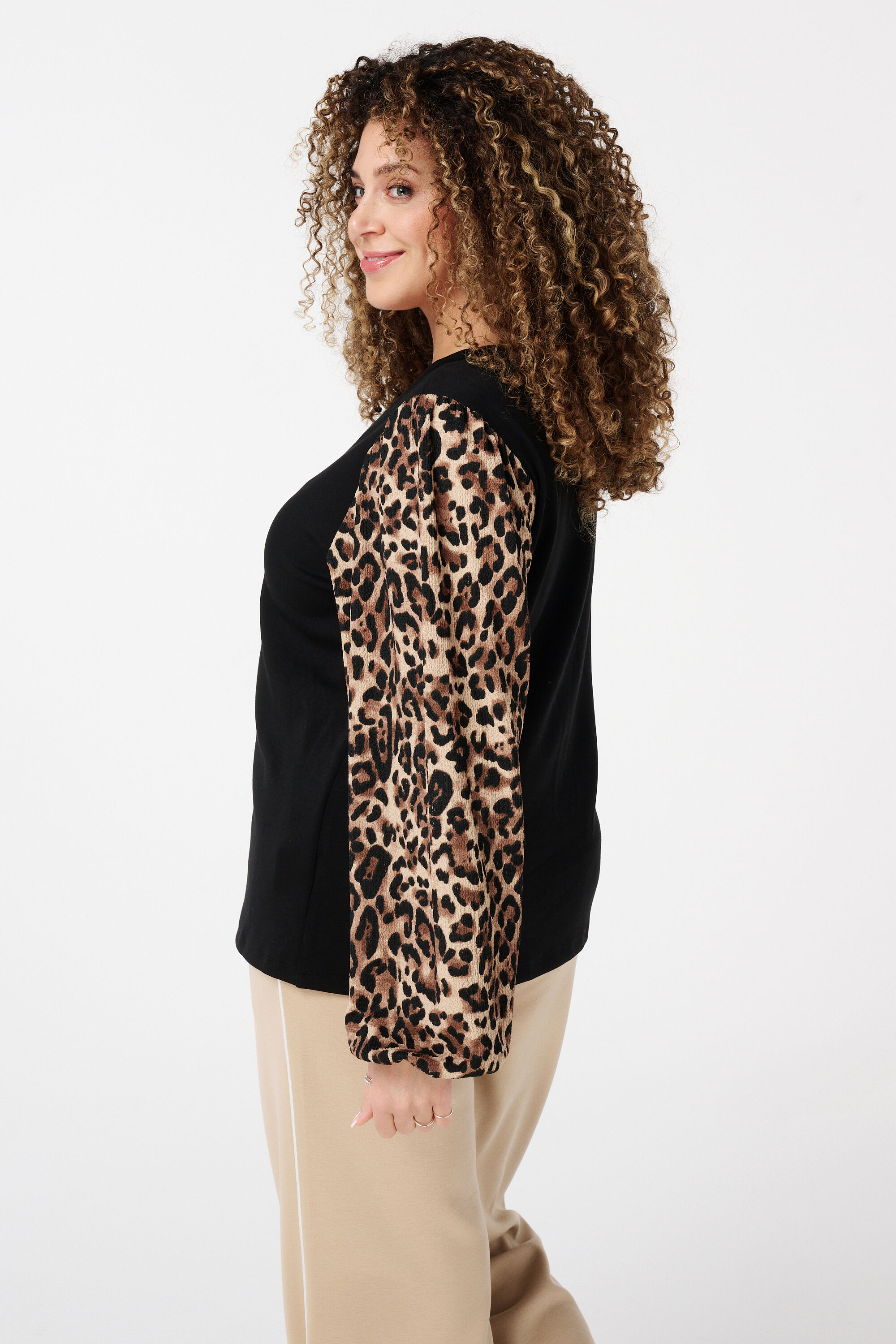 Top con mangas animal print image number 3