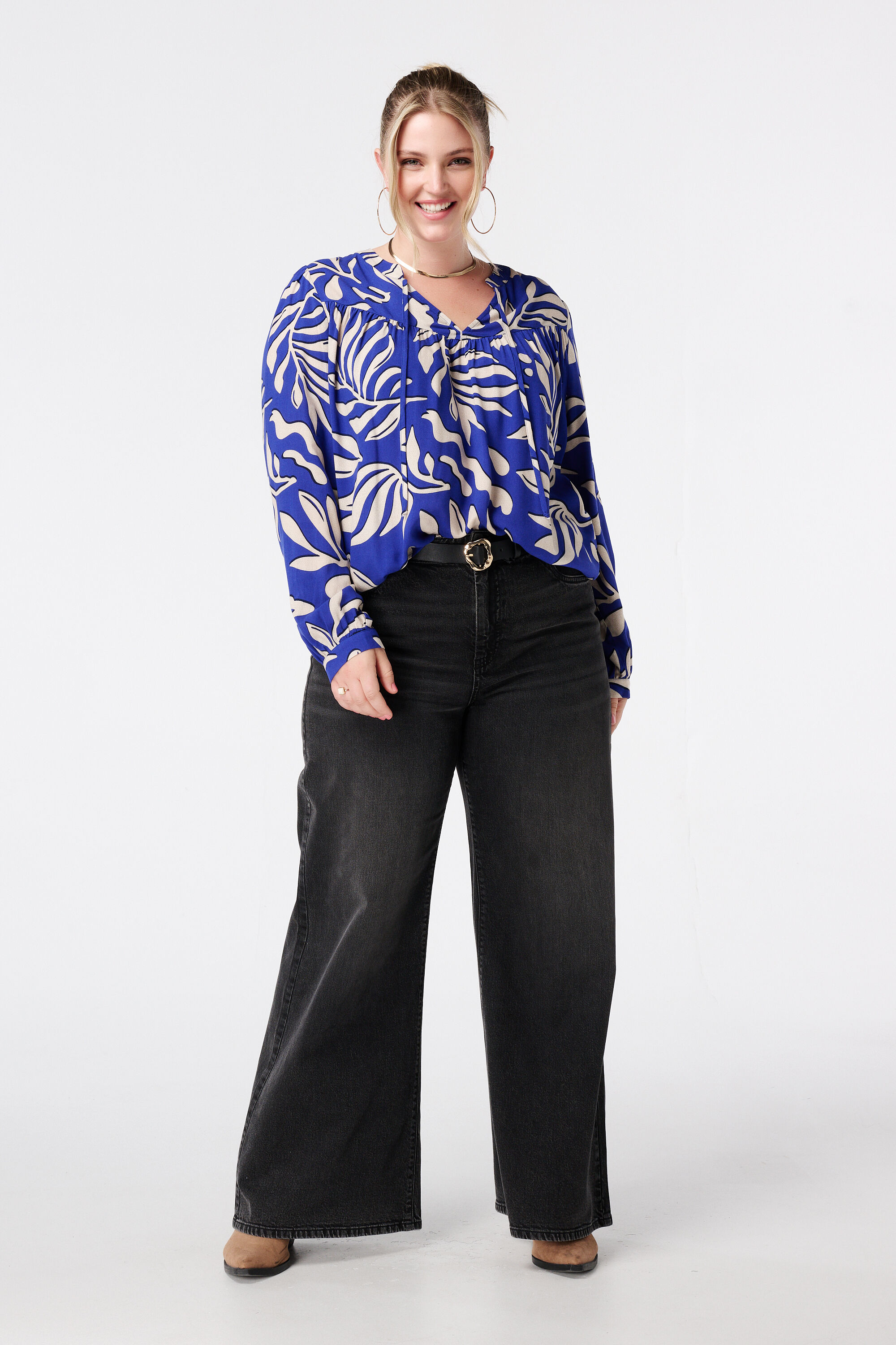 Blusa con estampado y bobinas image number 5