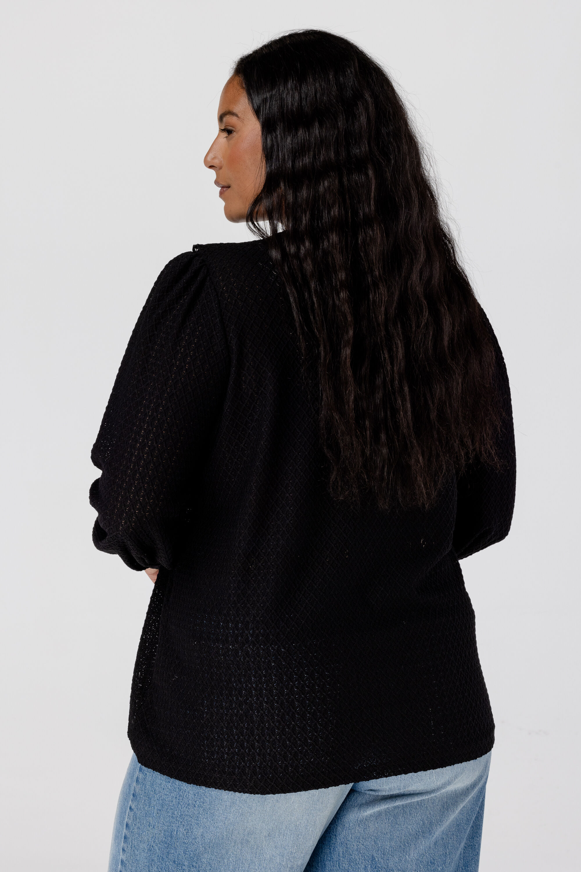 Blusa con volantes image number 3