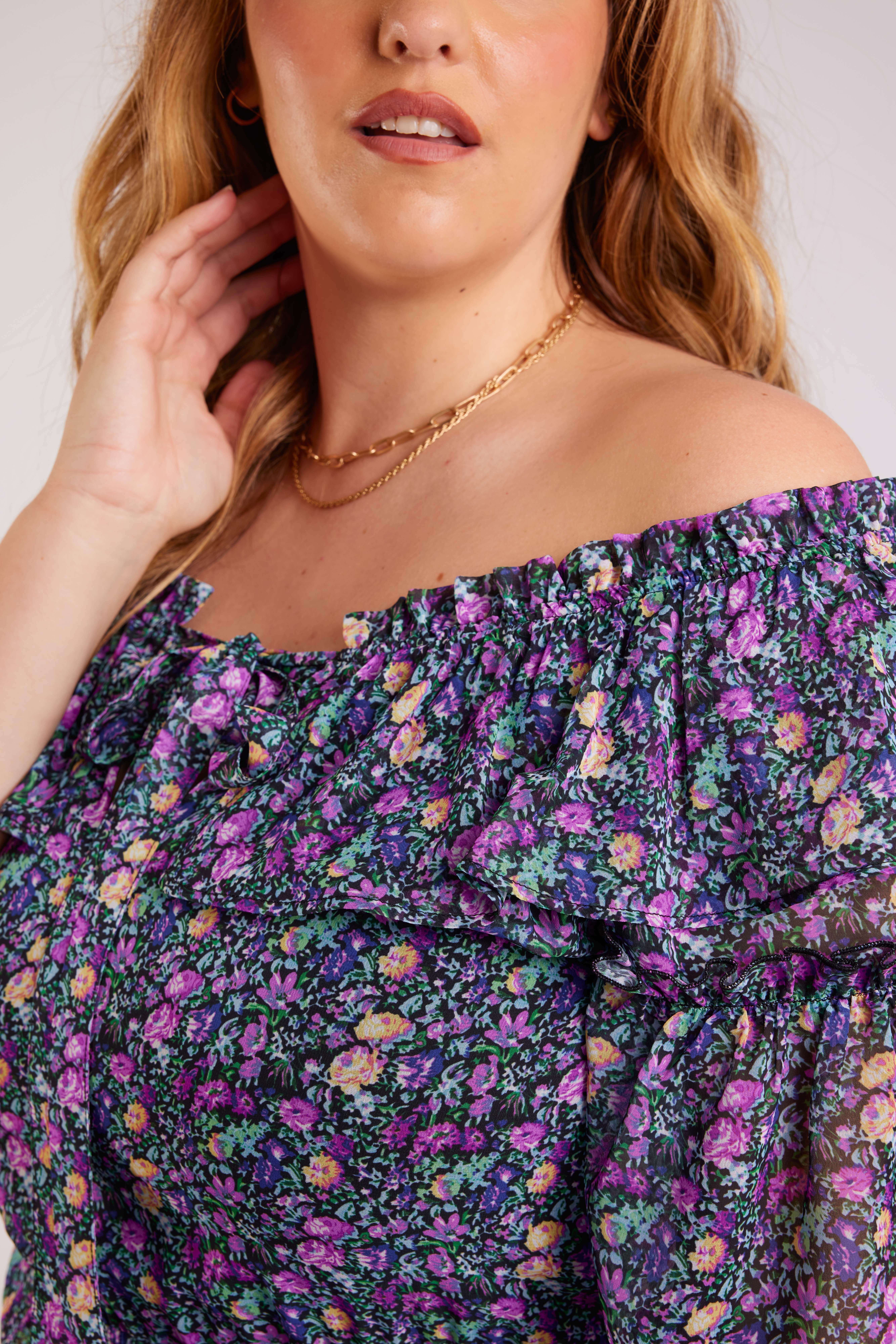 Vestido con los hombros descubiertos image number 4