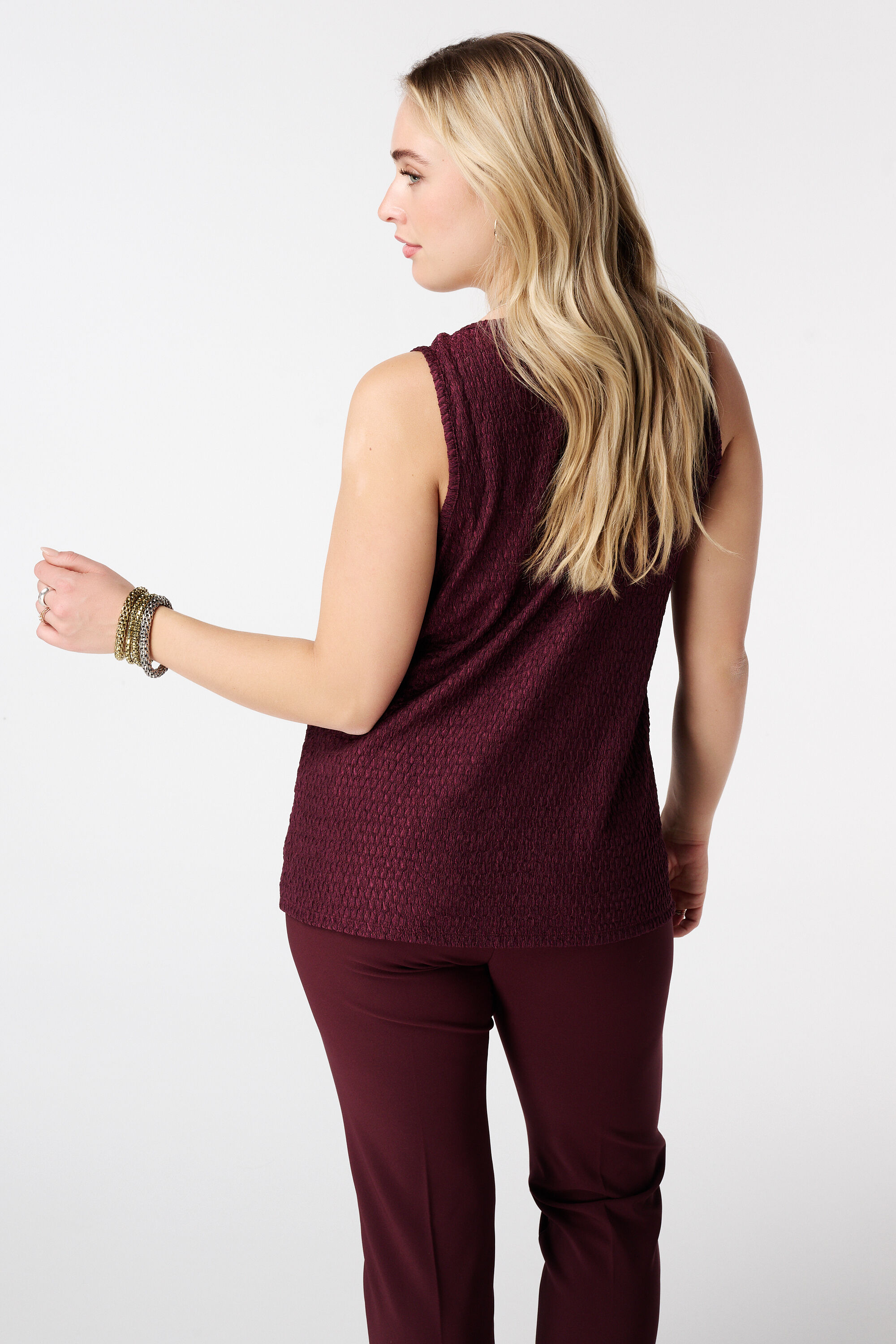 Top sin mangas con textura image number 3