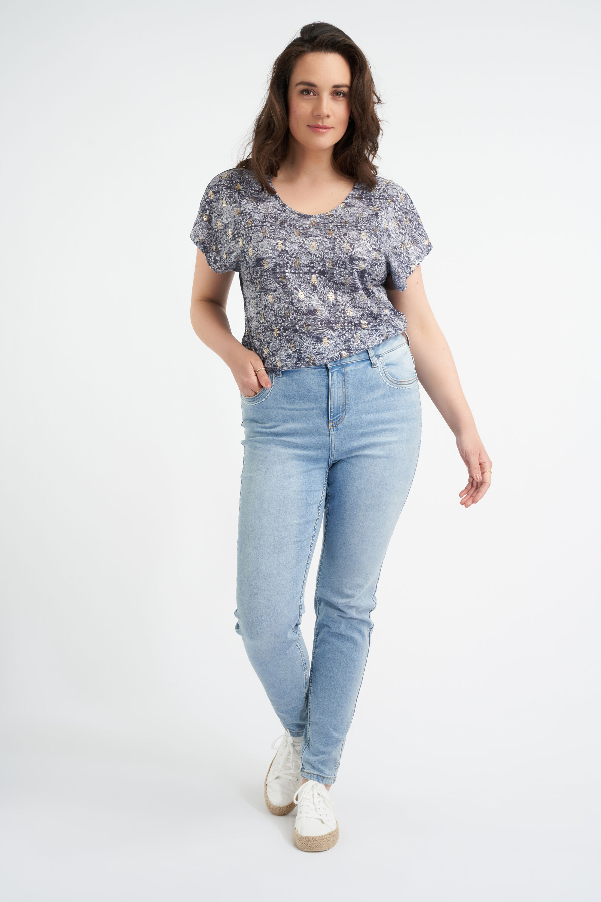 Vaqueros con detalle lateral image number 4