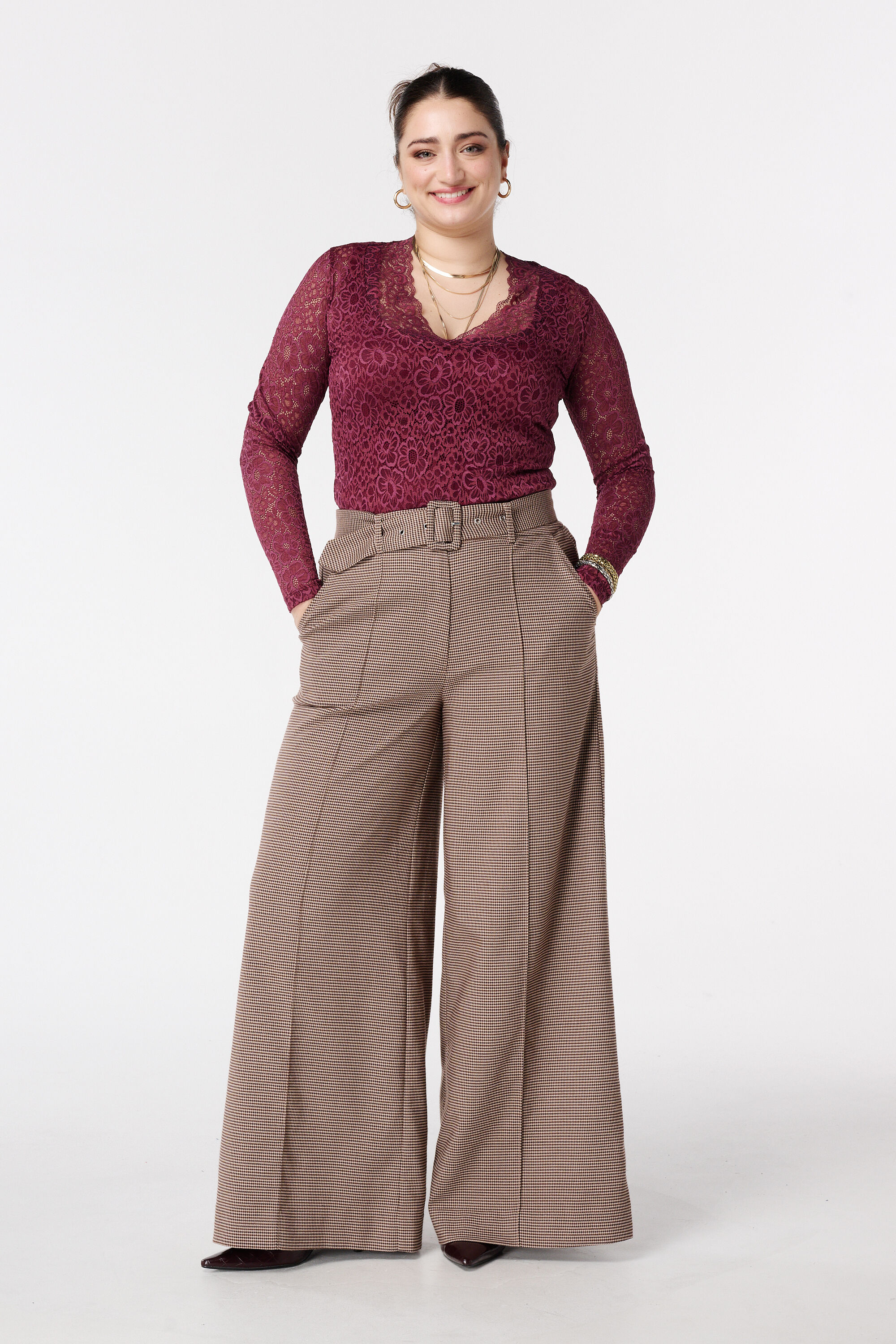 Pantalones anchos con cintur&oacute;n