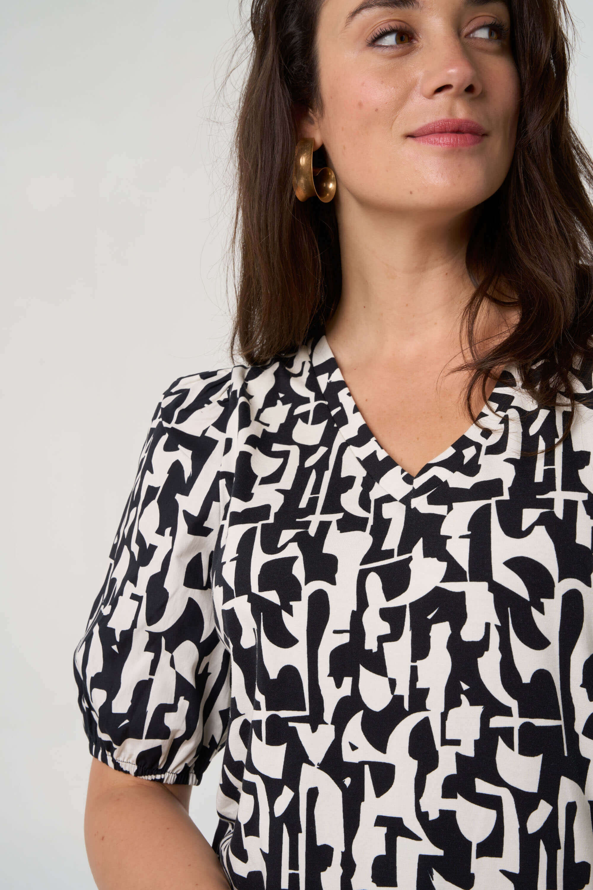 Top con manga abullonada    image number 5