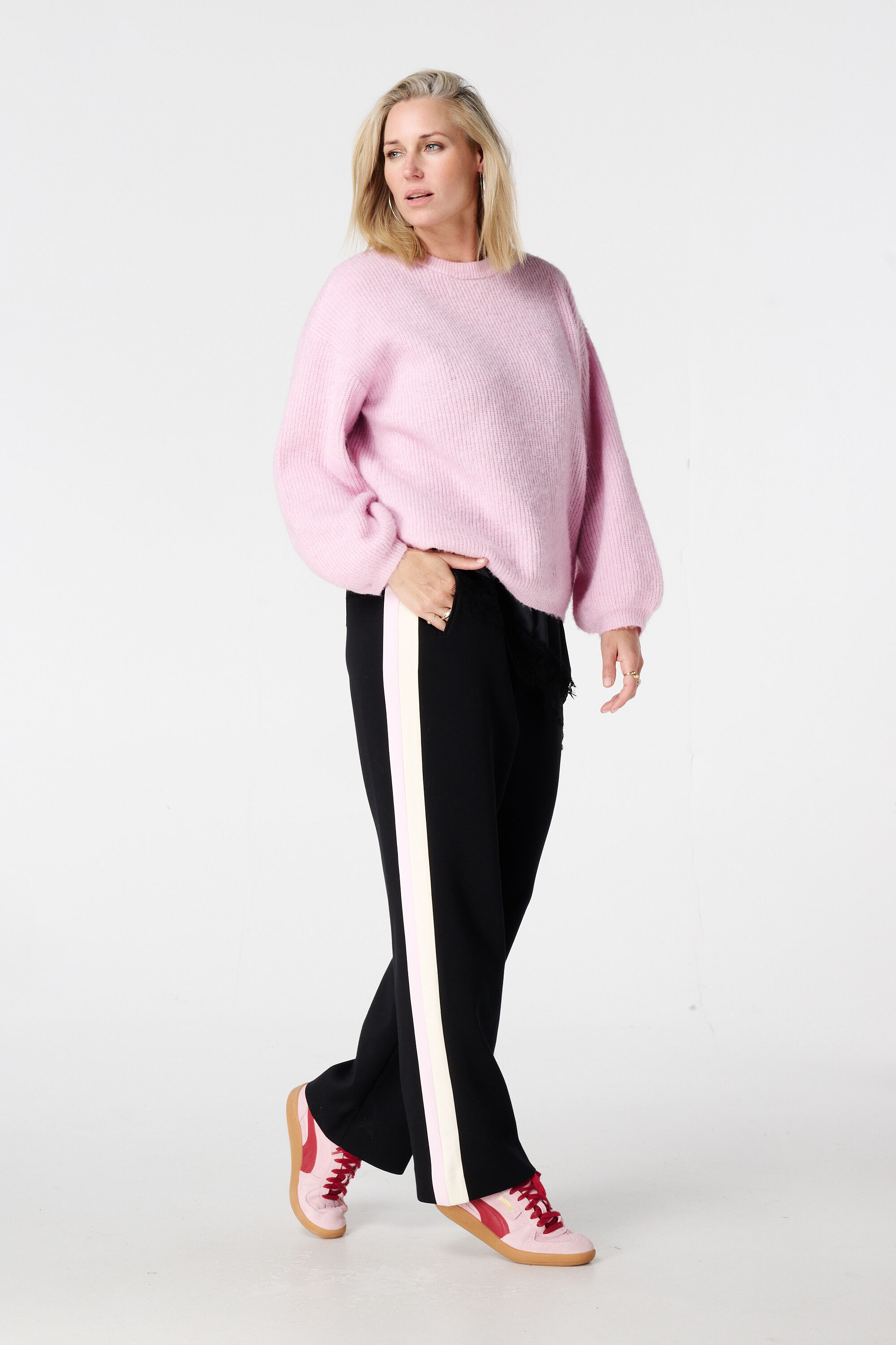 Pantalones con raya lateral image number 6