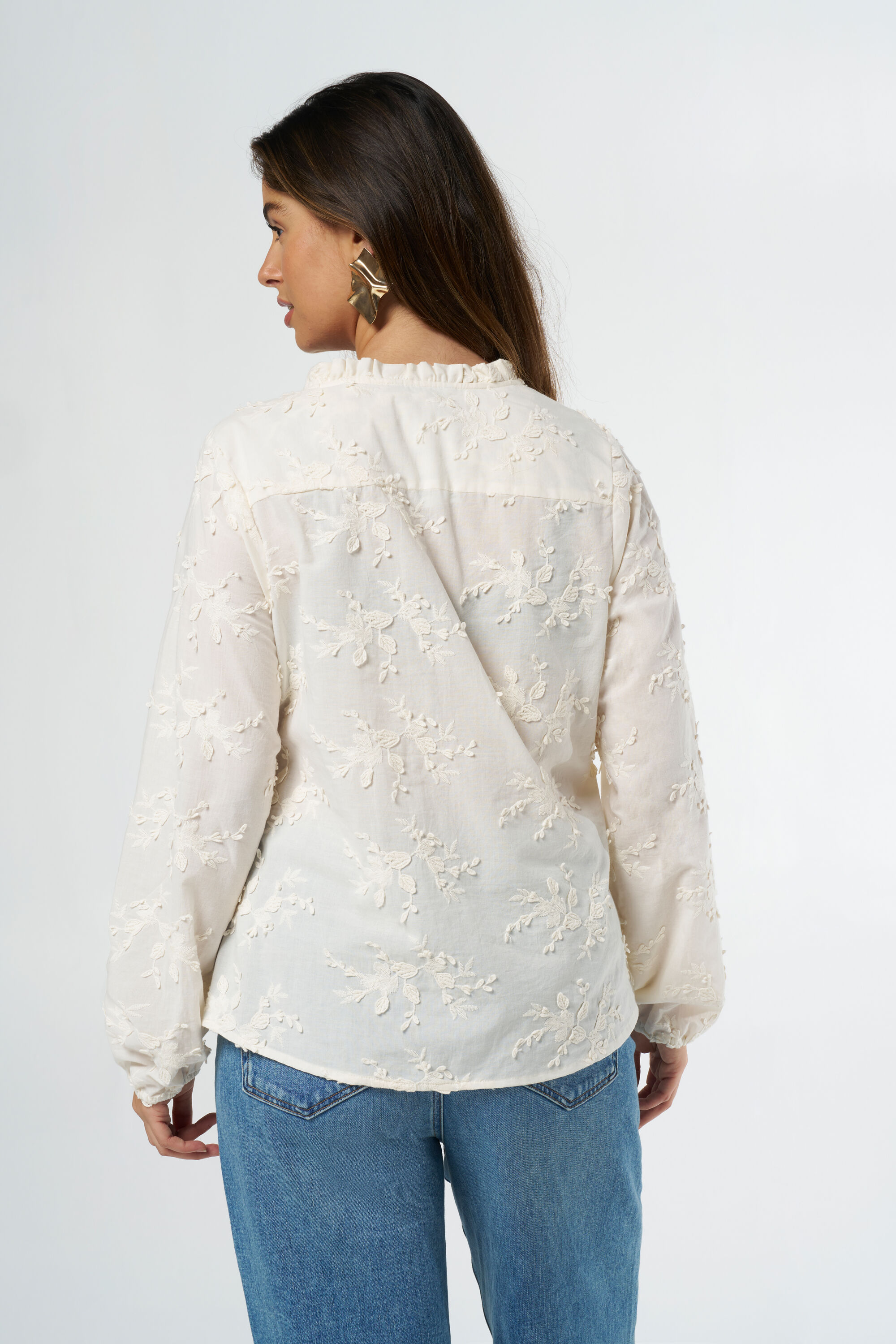 Blusa con bordado image number 3