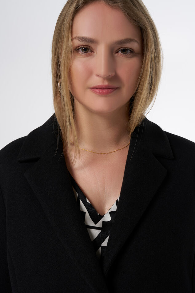 Abrigo con cierre de botón image number 4