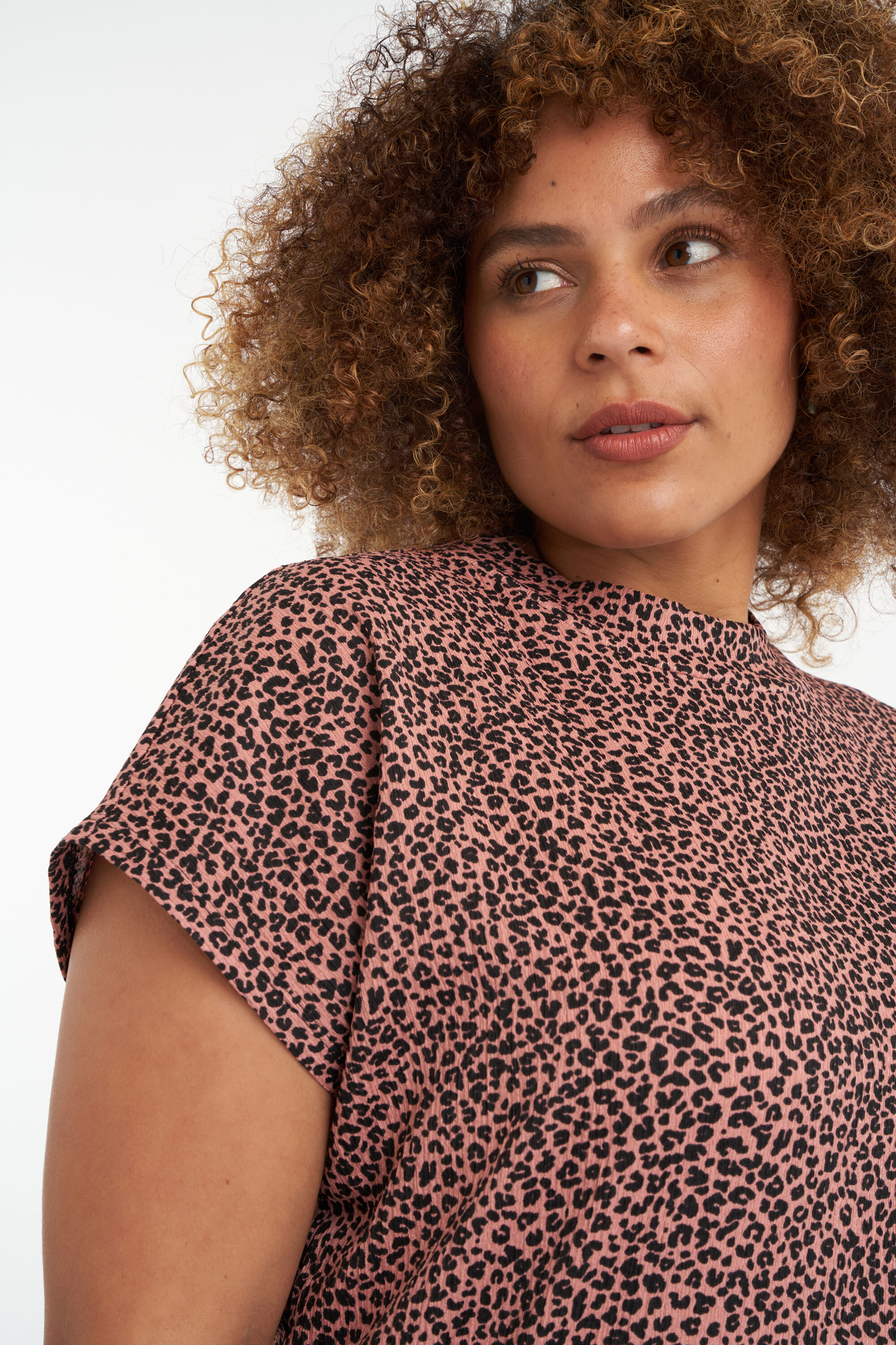 T&uacute;nica con estampado image number 4