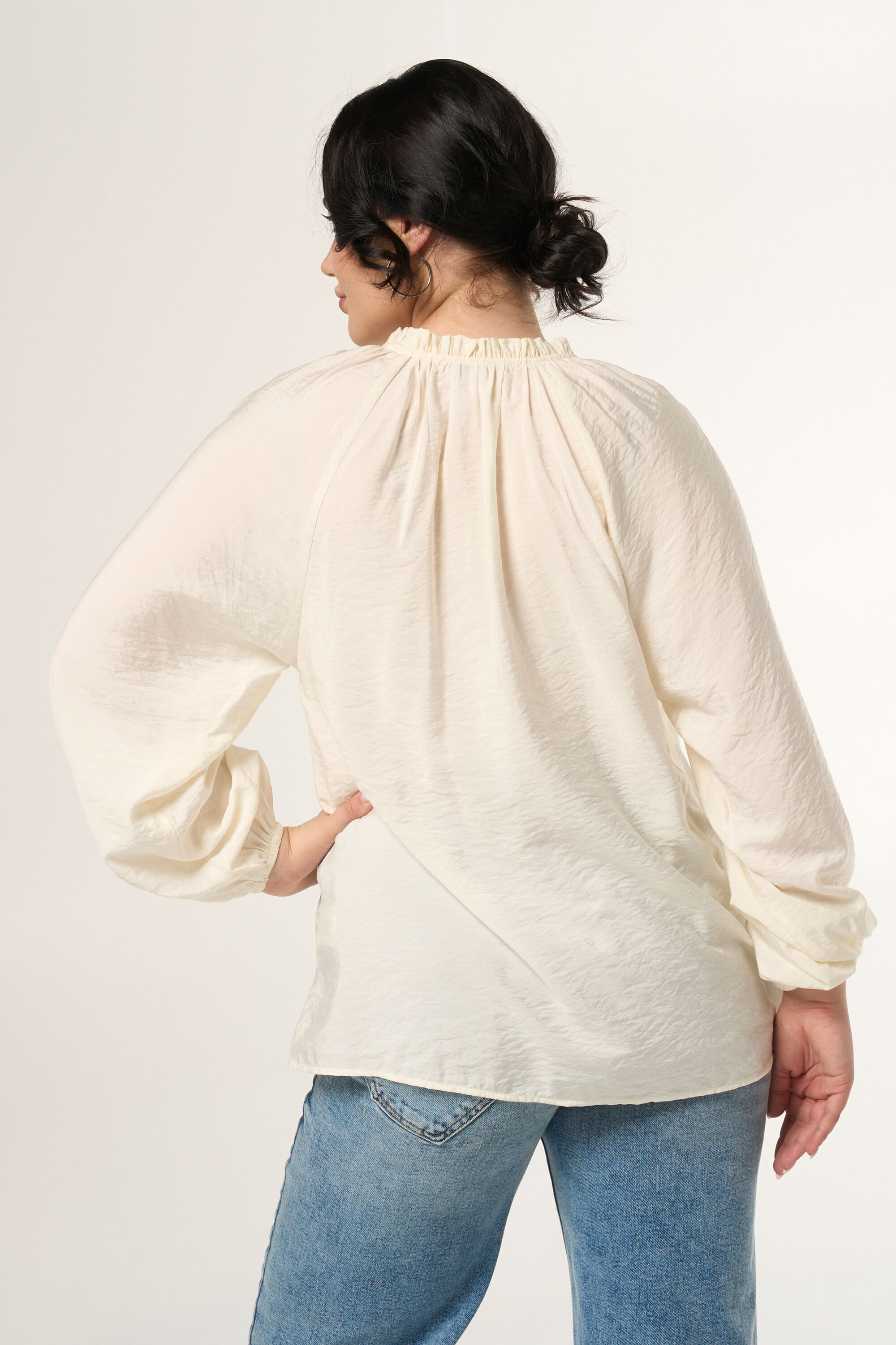 Blusa con cuello de pico image number 3