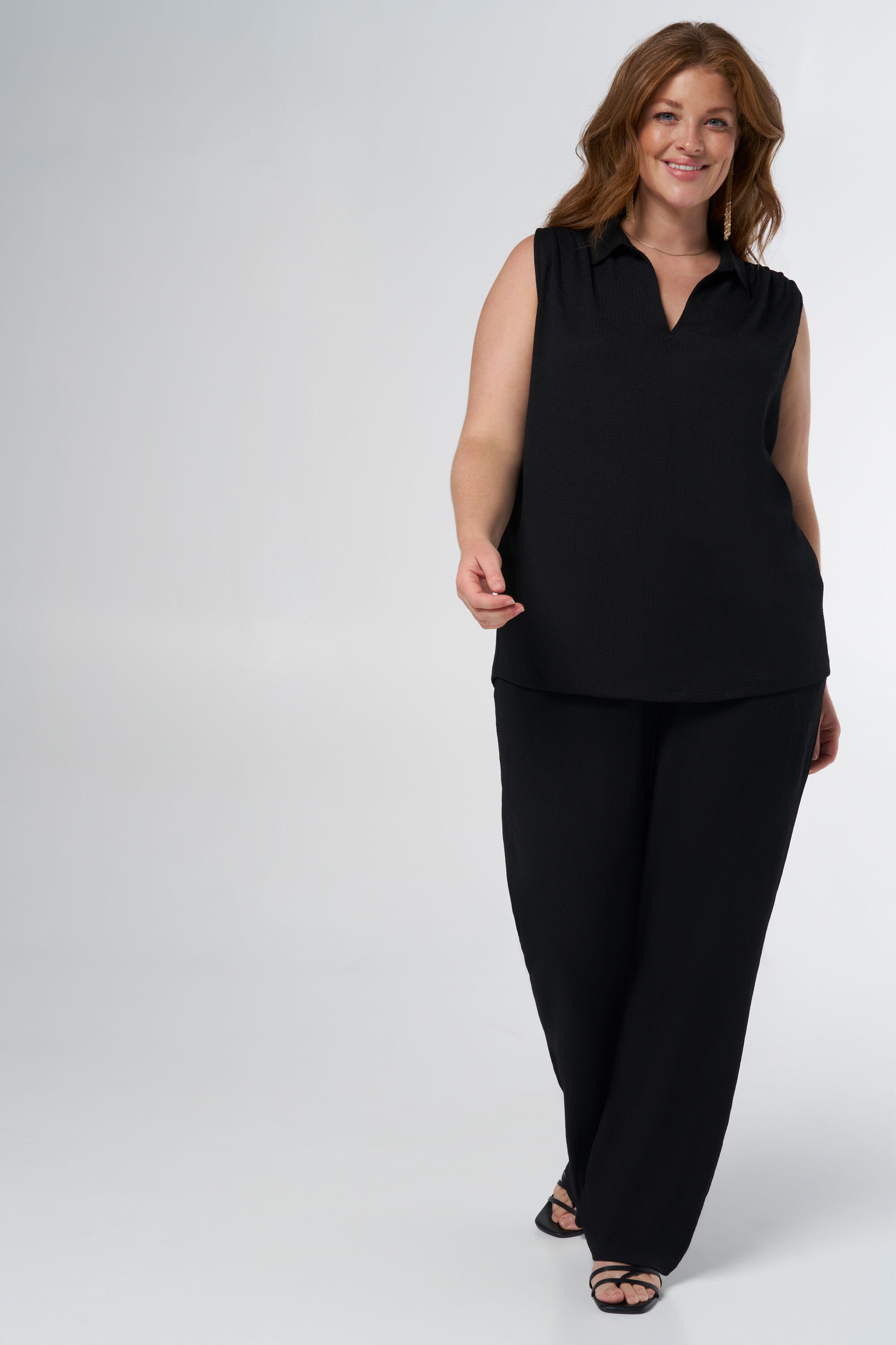 Top con escote en V  image number 5