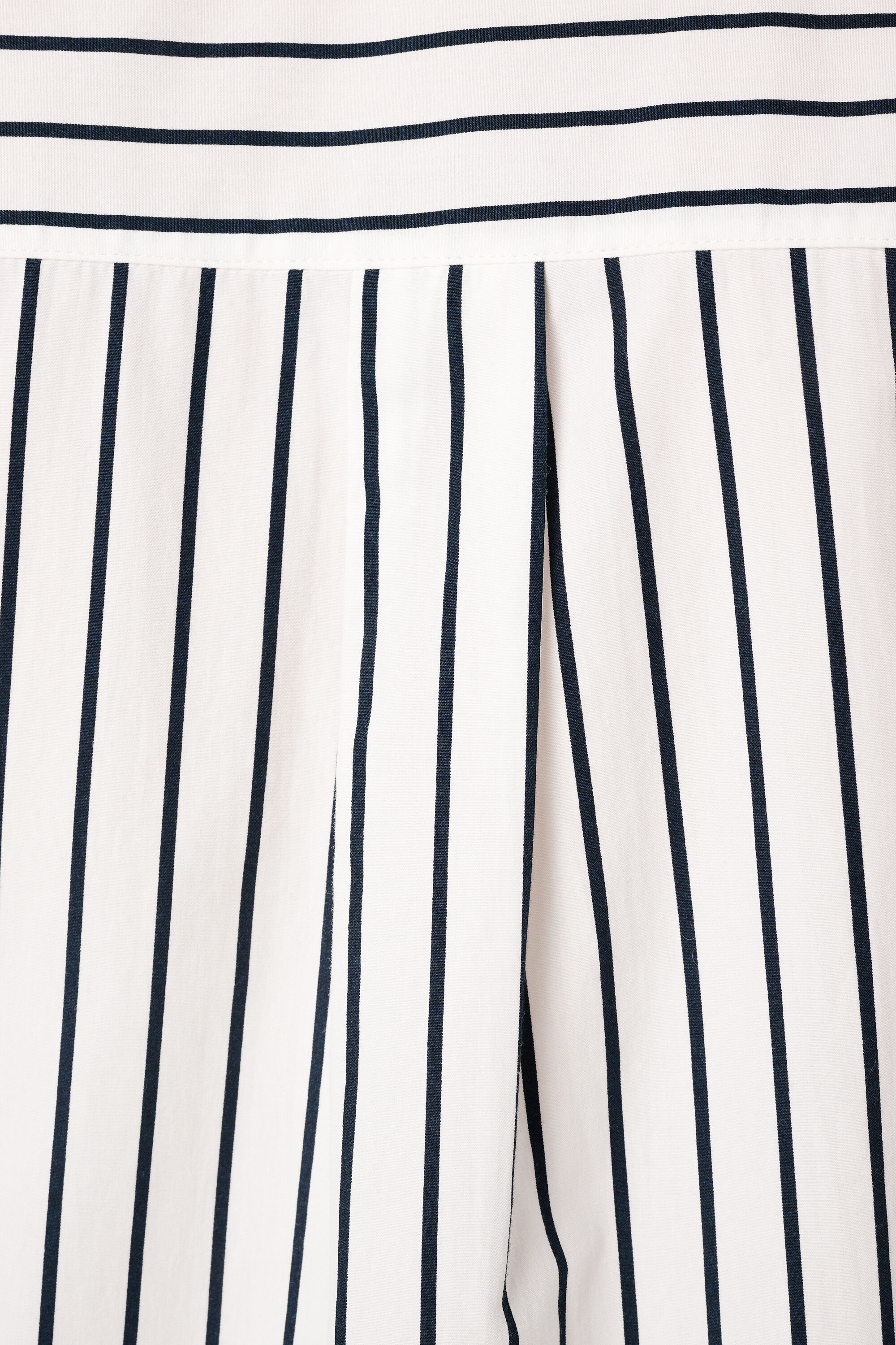 Blusa de rayas con manga corta image number 6