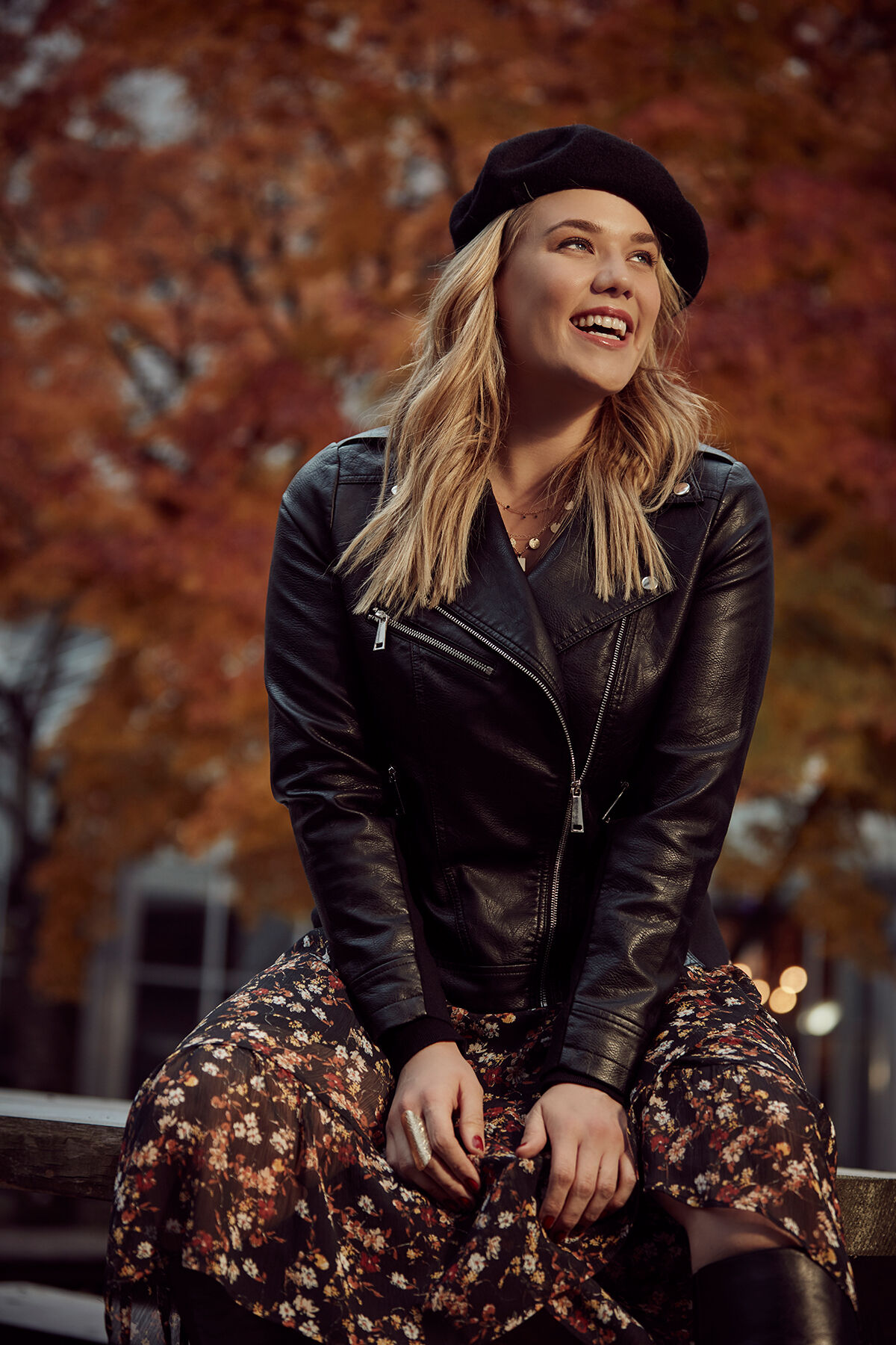 Chaqueta motera de cuero sint&eacute;tico image number 0