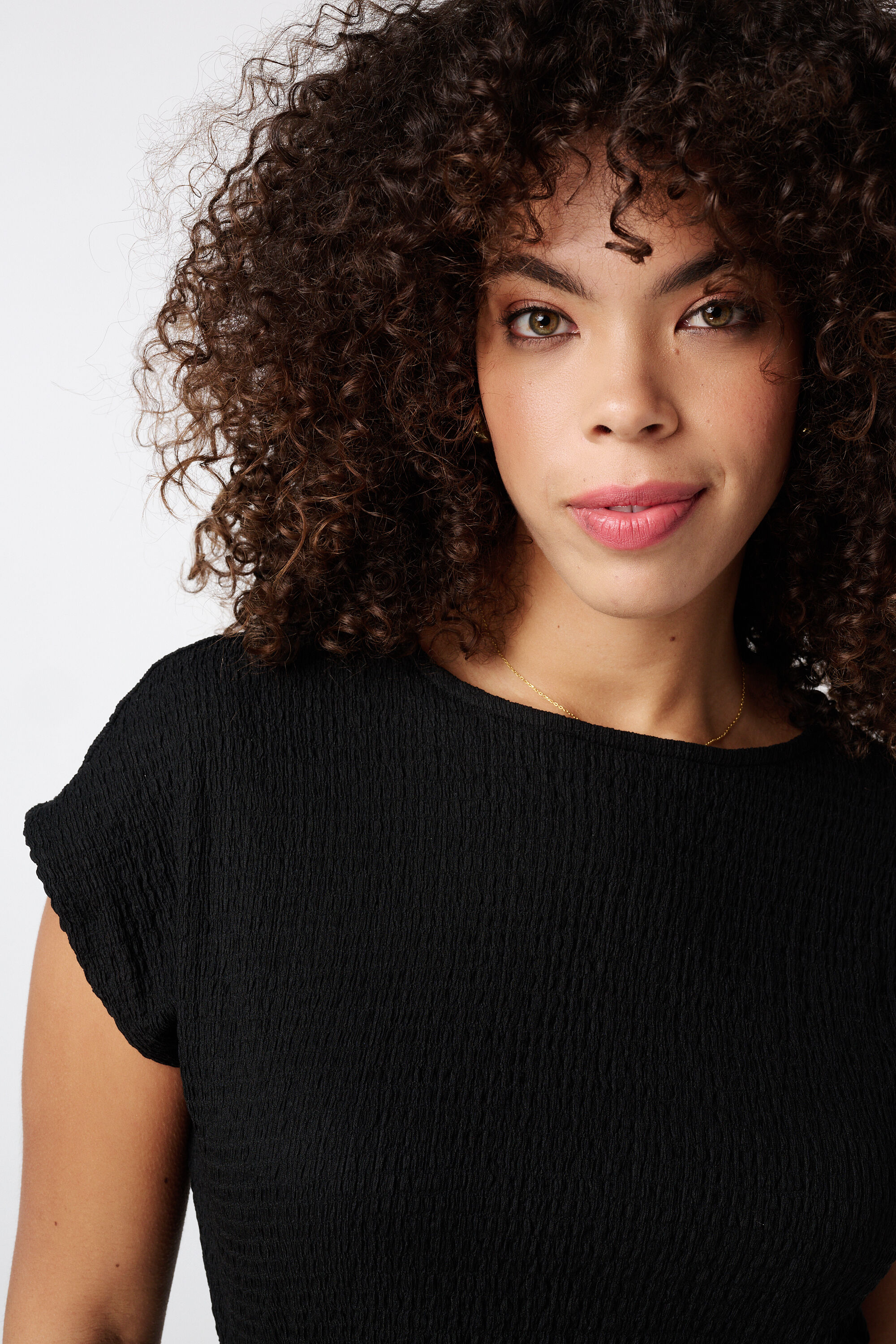 Top con textura y manga casquillo image number 4