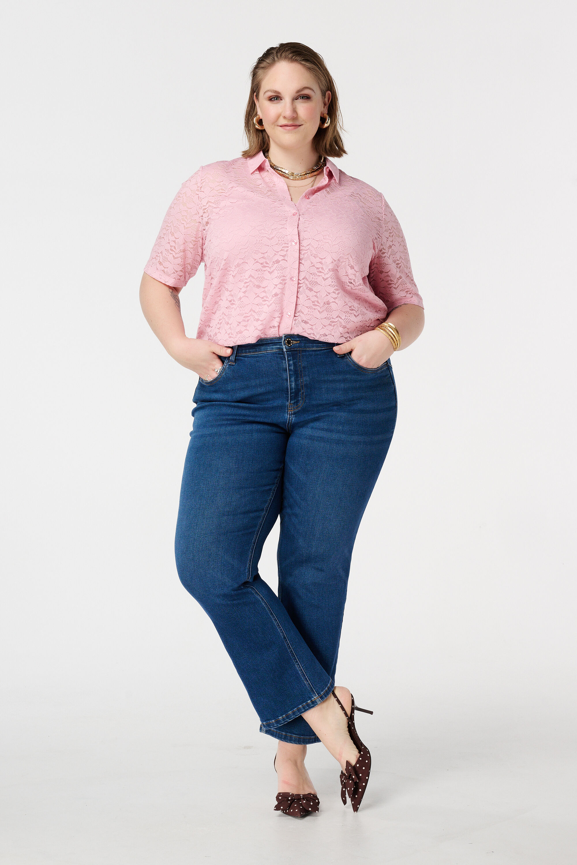 Top de encaje con mangas cortas image number 5