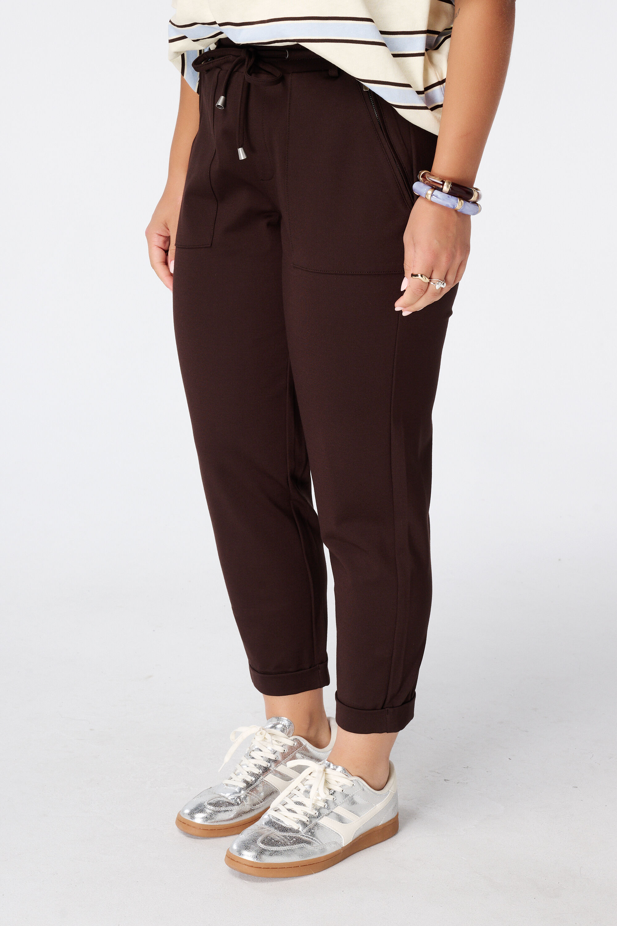 Pantal&oacute;n tapered con cintura el&aacute;stica image number 5