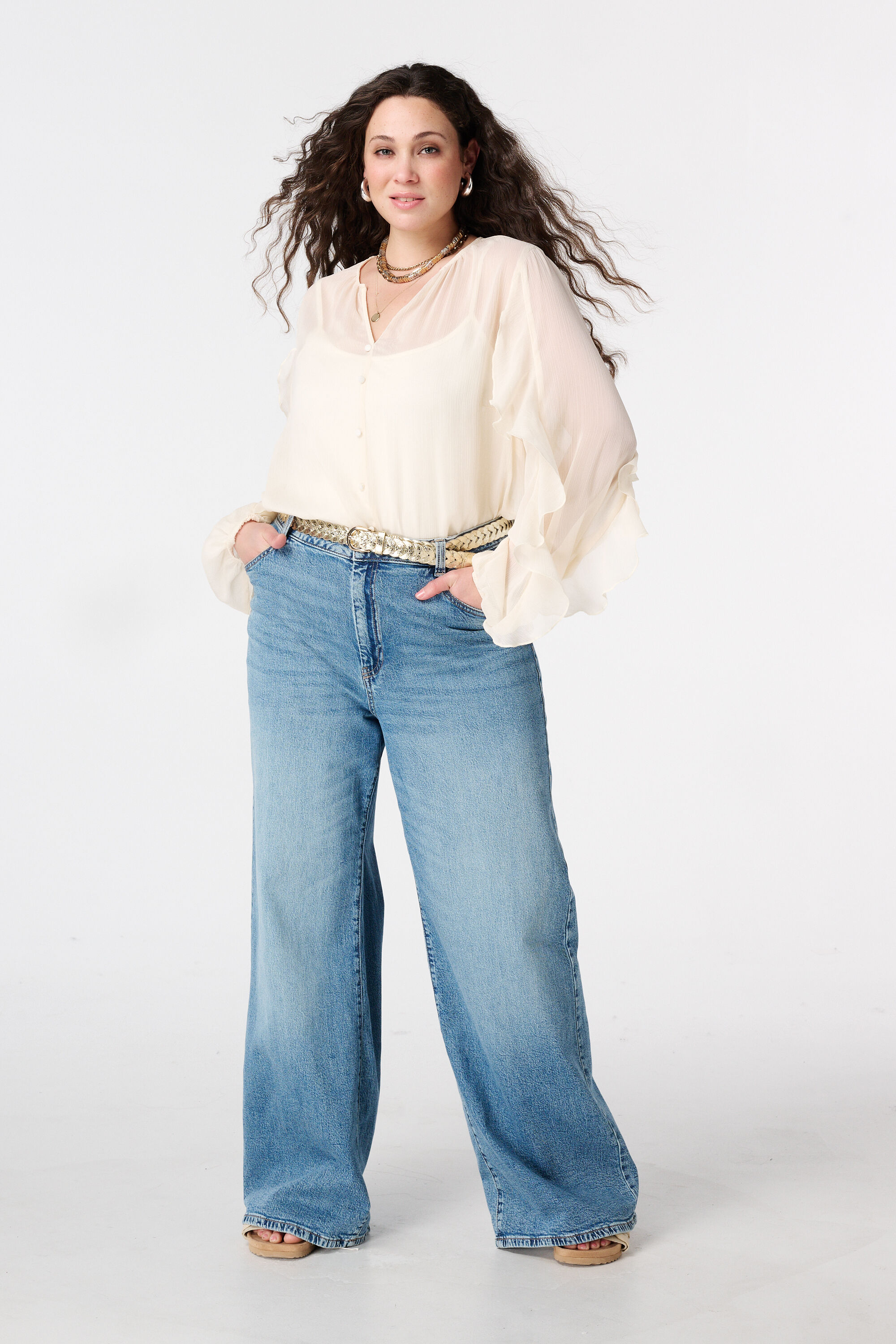 Blusa con volantes image number 5