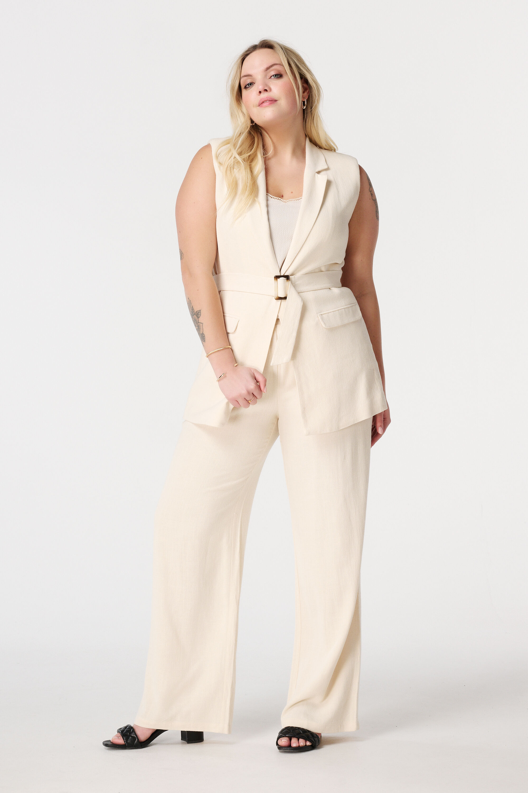 Chaleco de lino con cinto image number 5