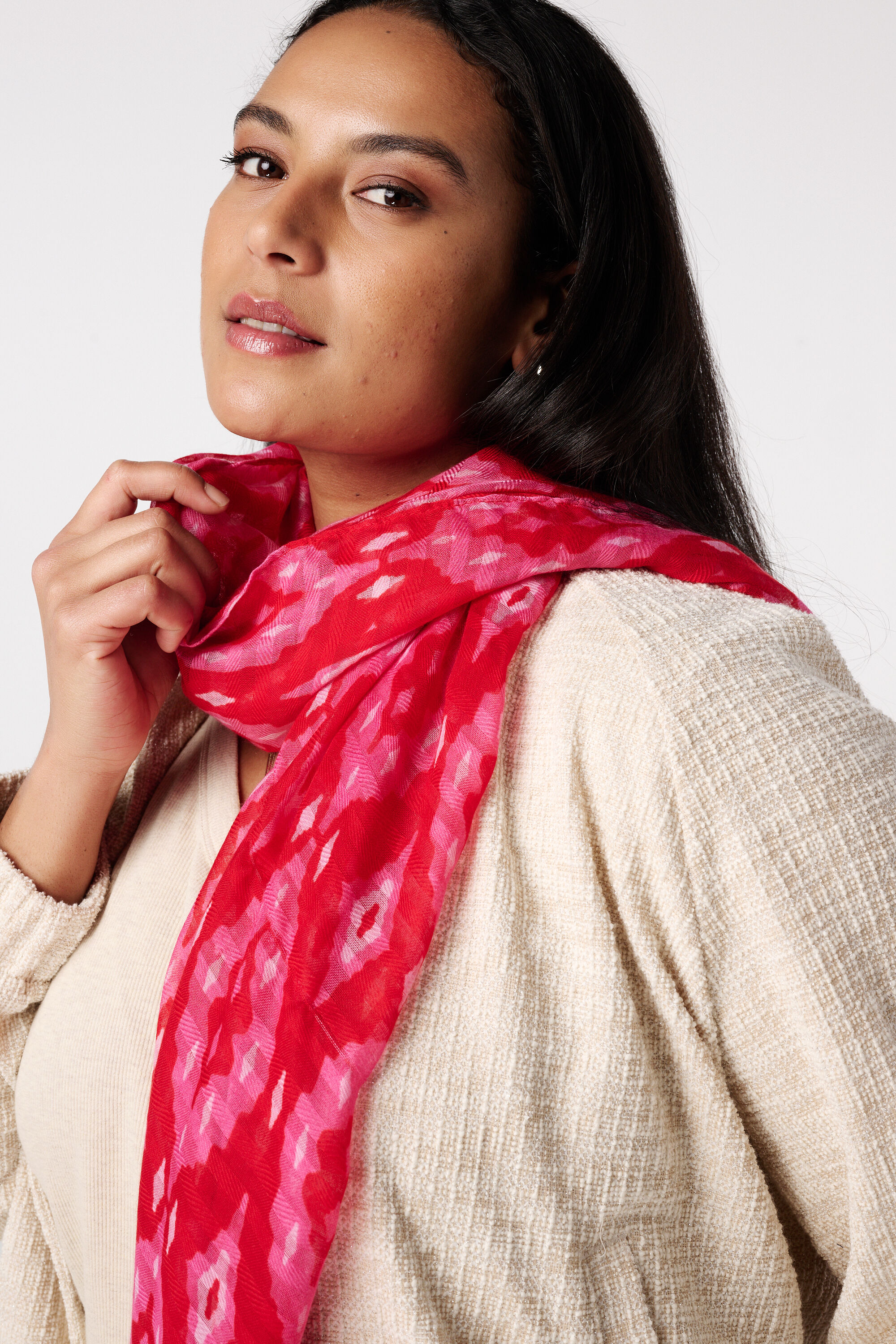 Pa&ntilde;uelo con estampado image number 2