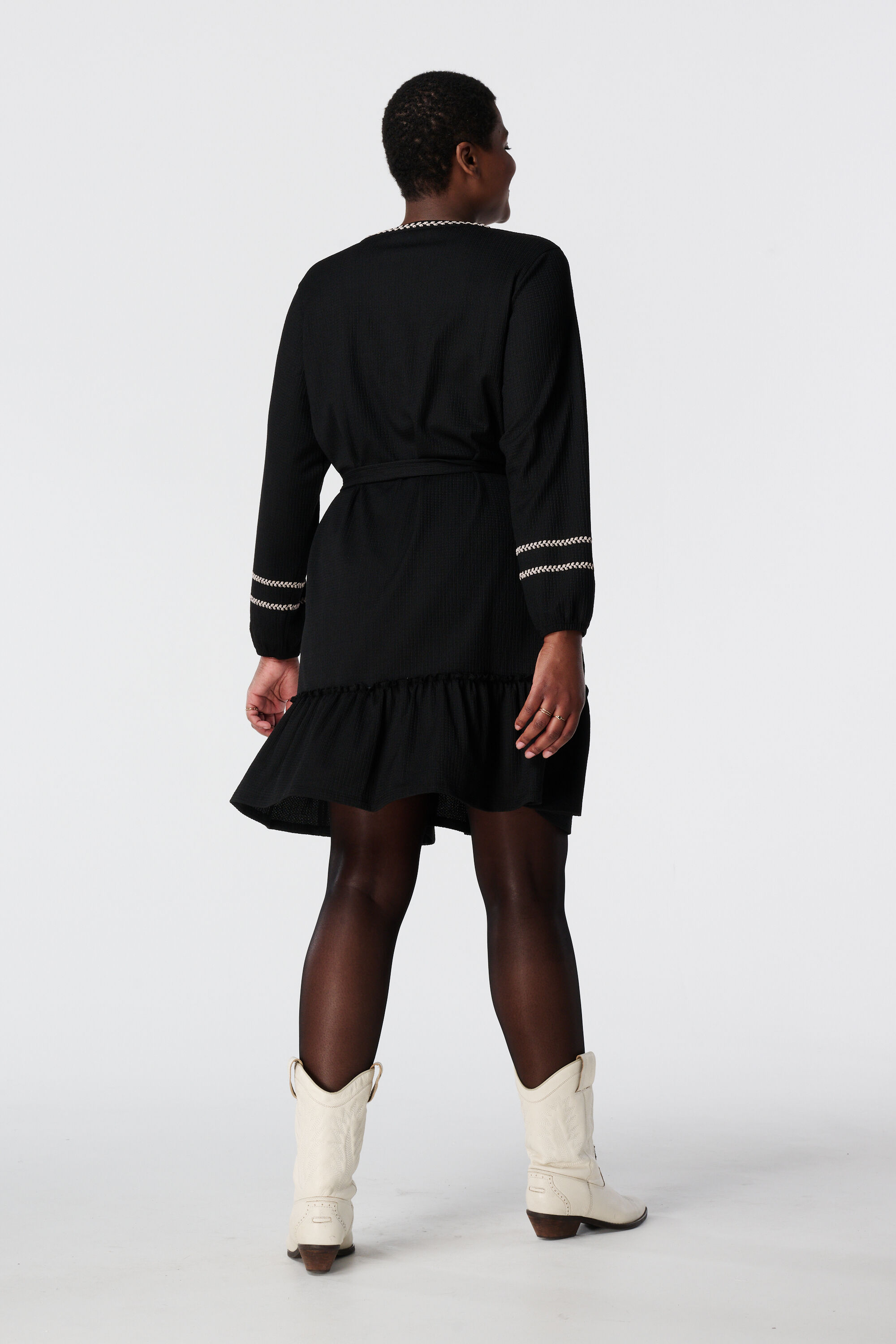 Vestido con textura y contraste image number 3