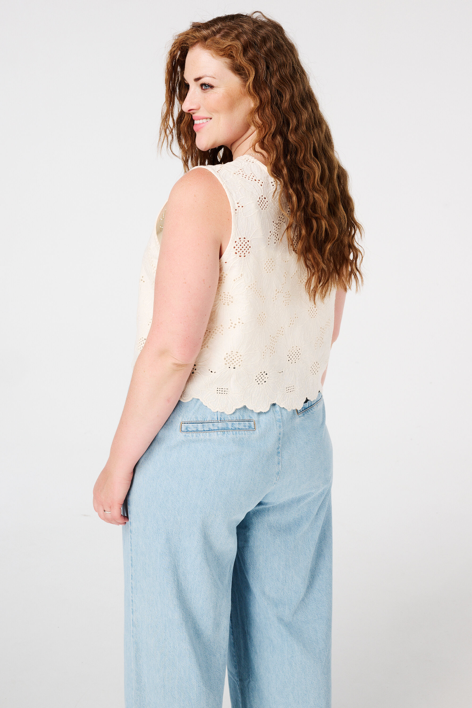 Chaleco de algod&oacute;n con bordado image number 3