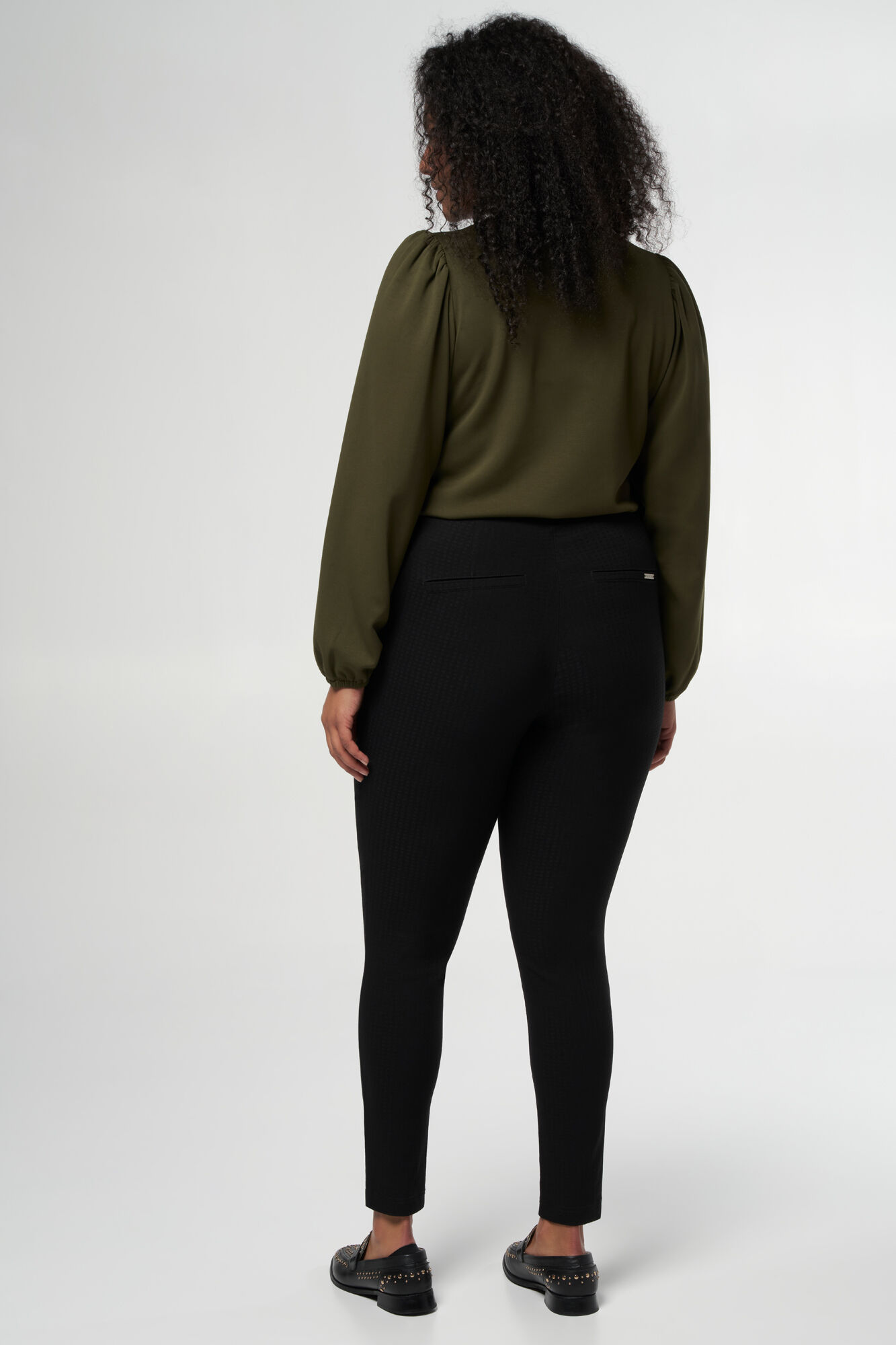 Tregging con estructura en el tejido image number 3