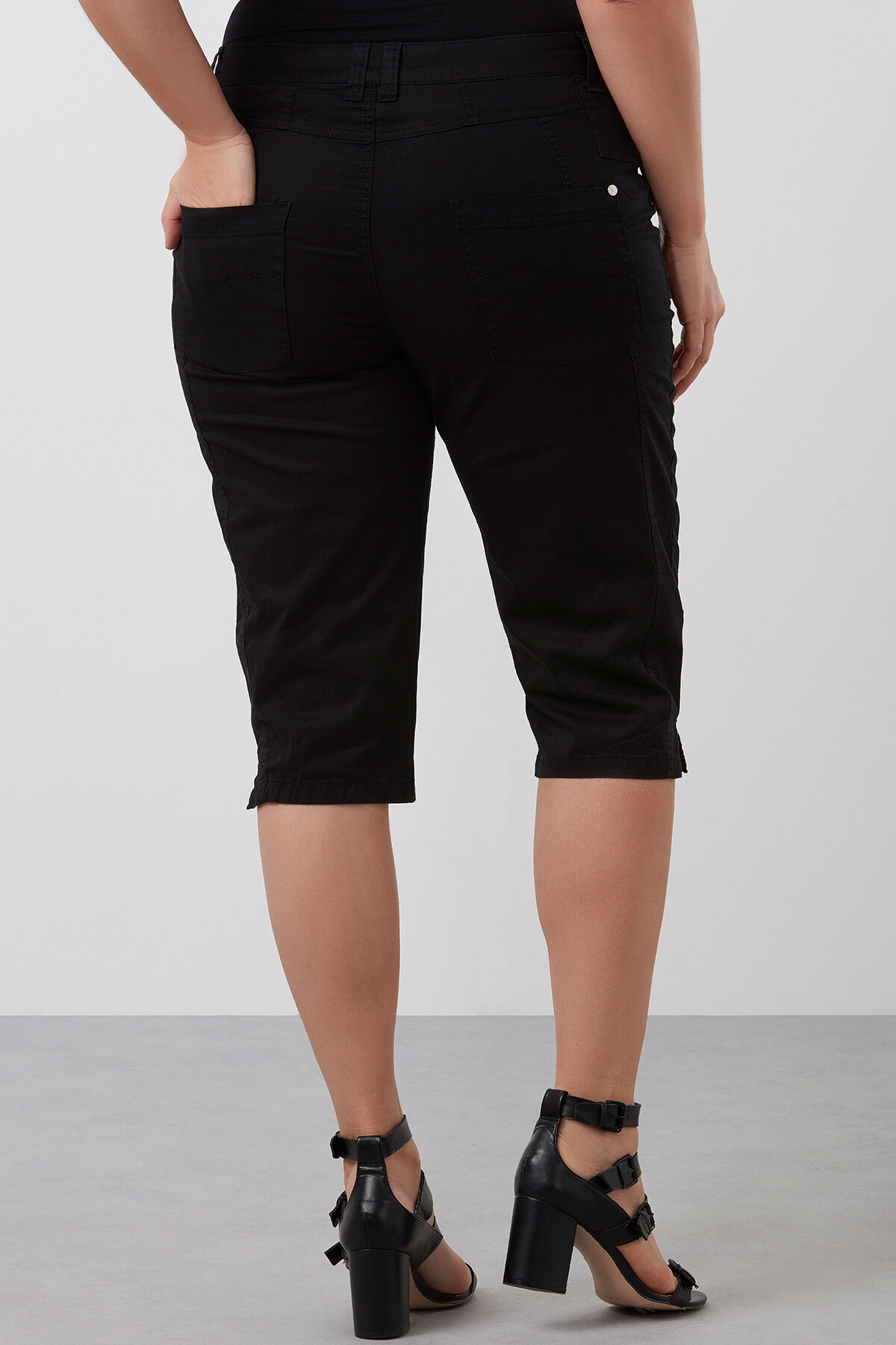 Pantal&oacute;n pirata de algod&oacute;n image number 3