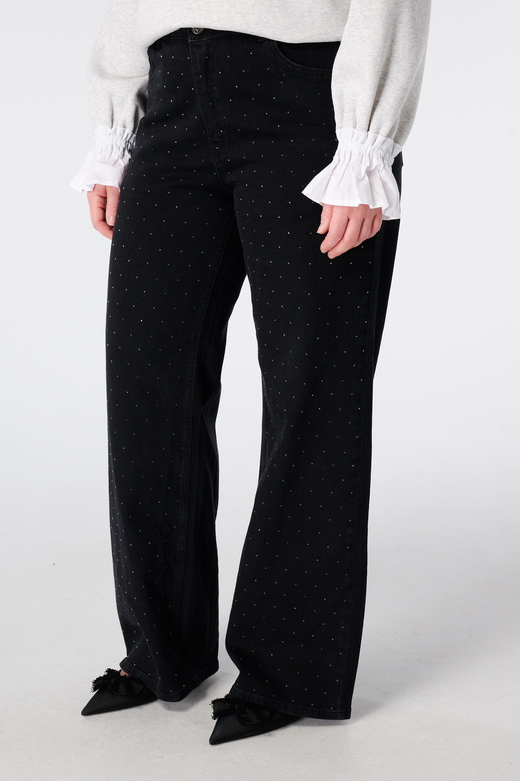 Vaqueros wide leg con tachuelas image number 5