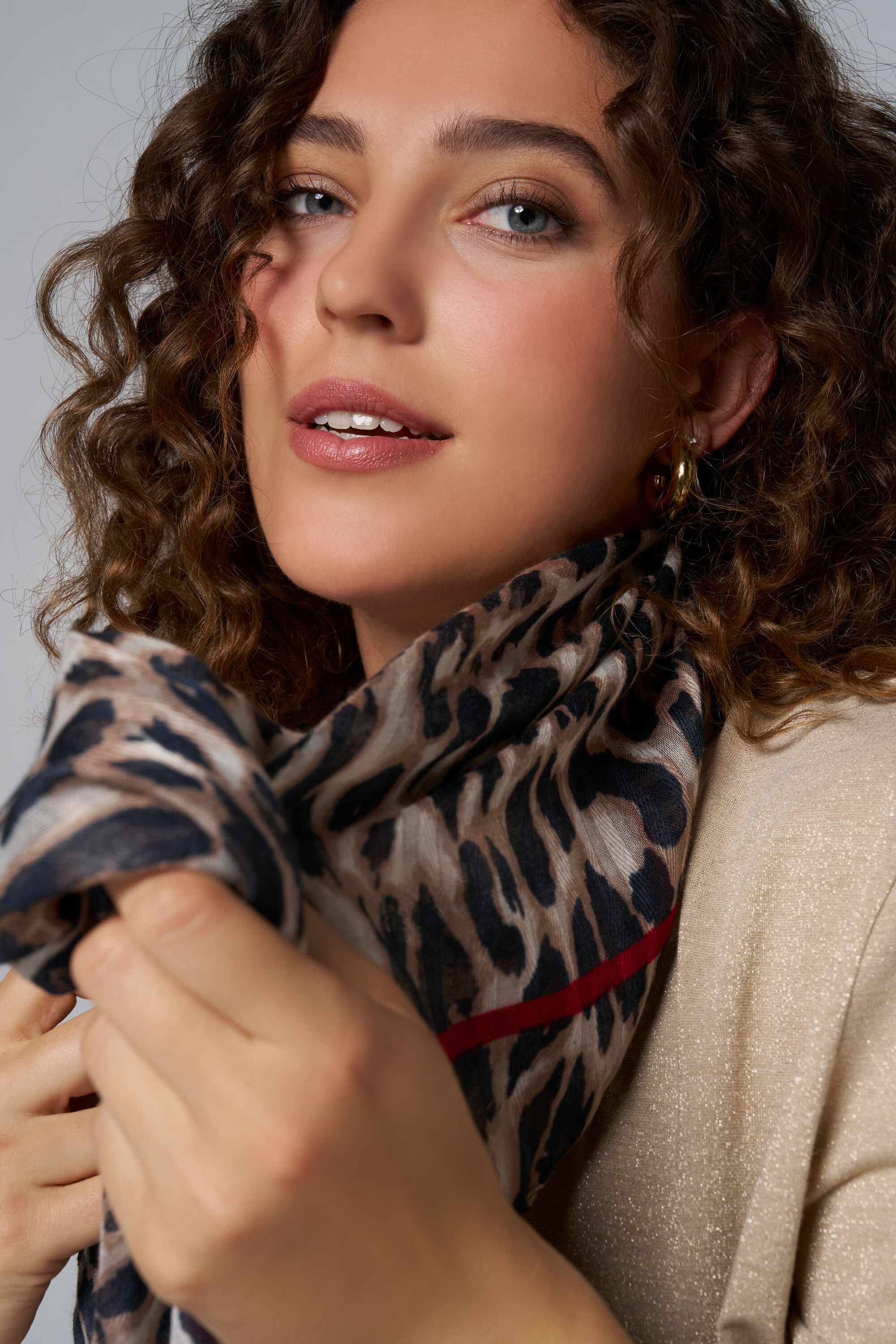 Pa&ntilde;uelo estampado image number 2