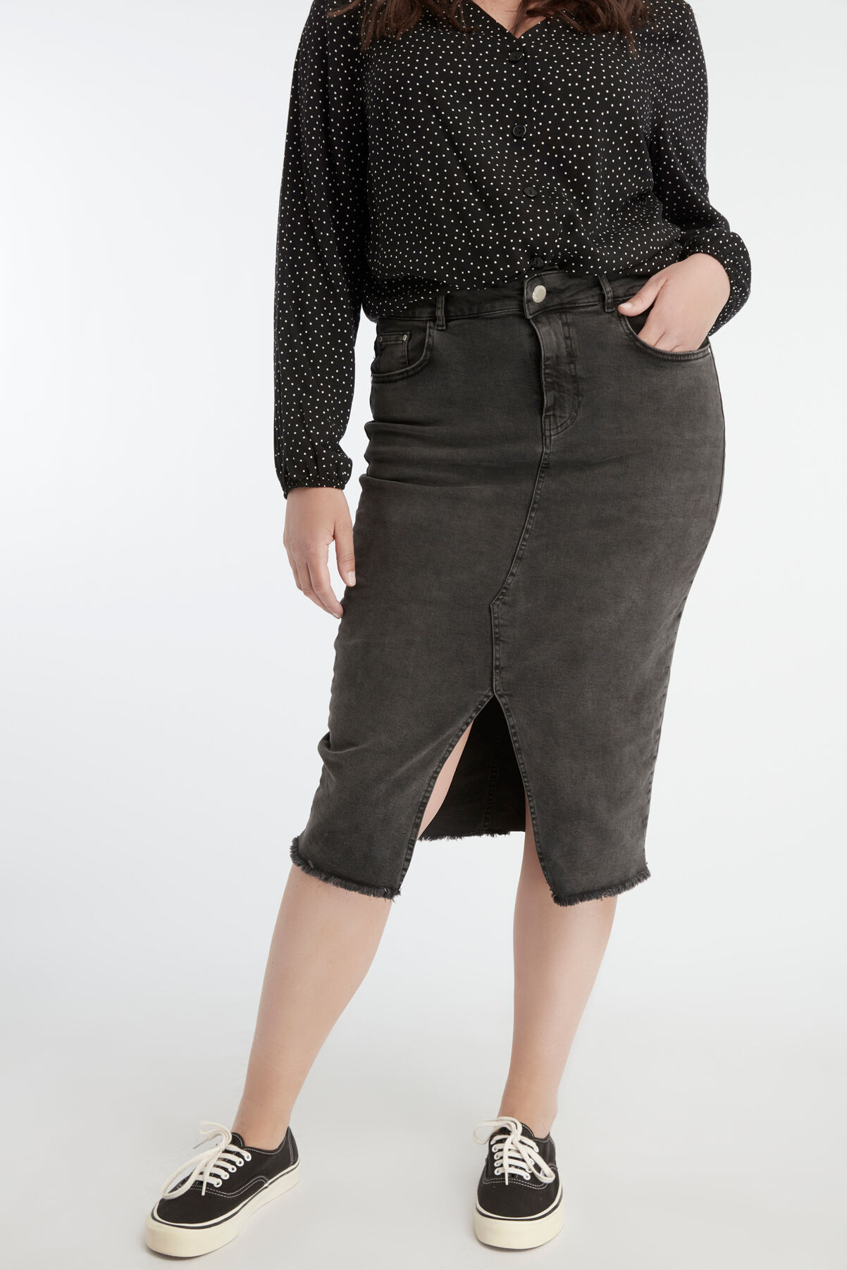 Falda vaquera con abertura image number 3