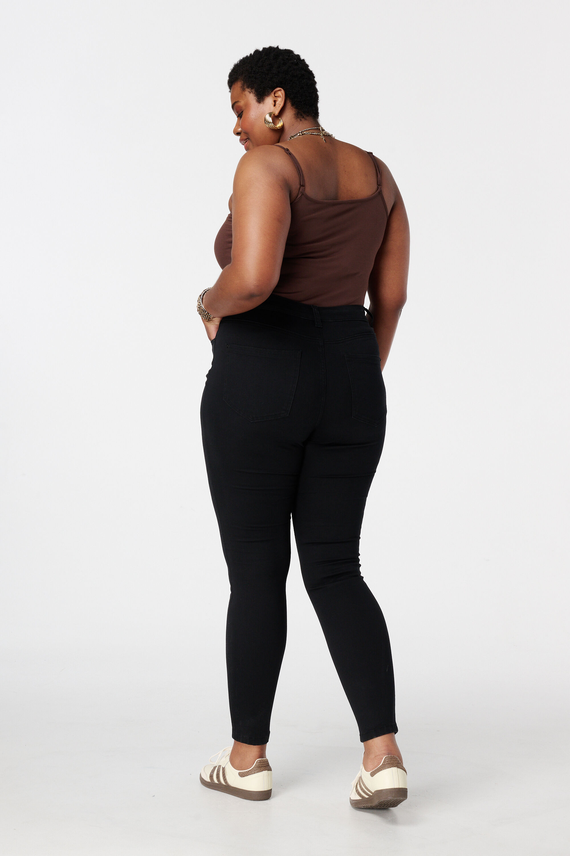 Vaqueros pitillo de talle alto CHERRY image number 3